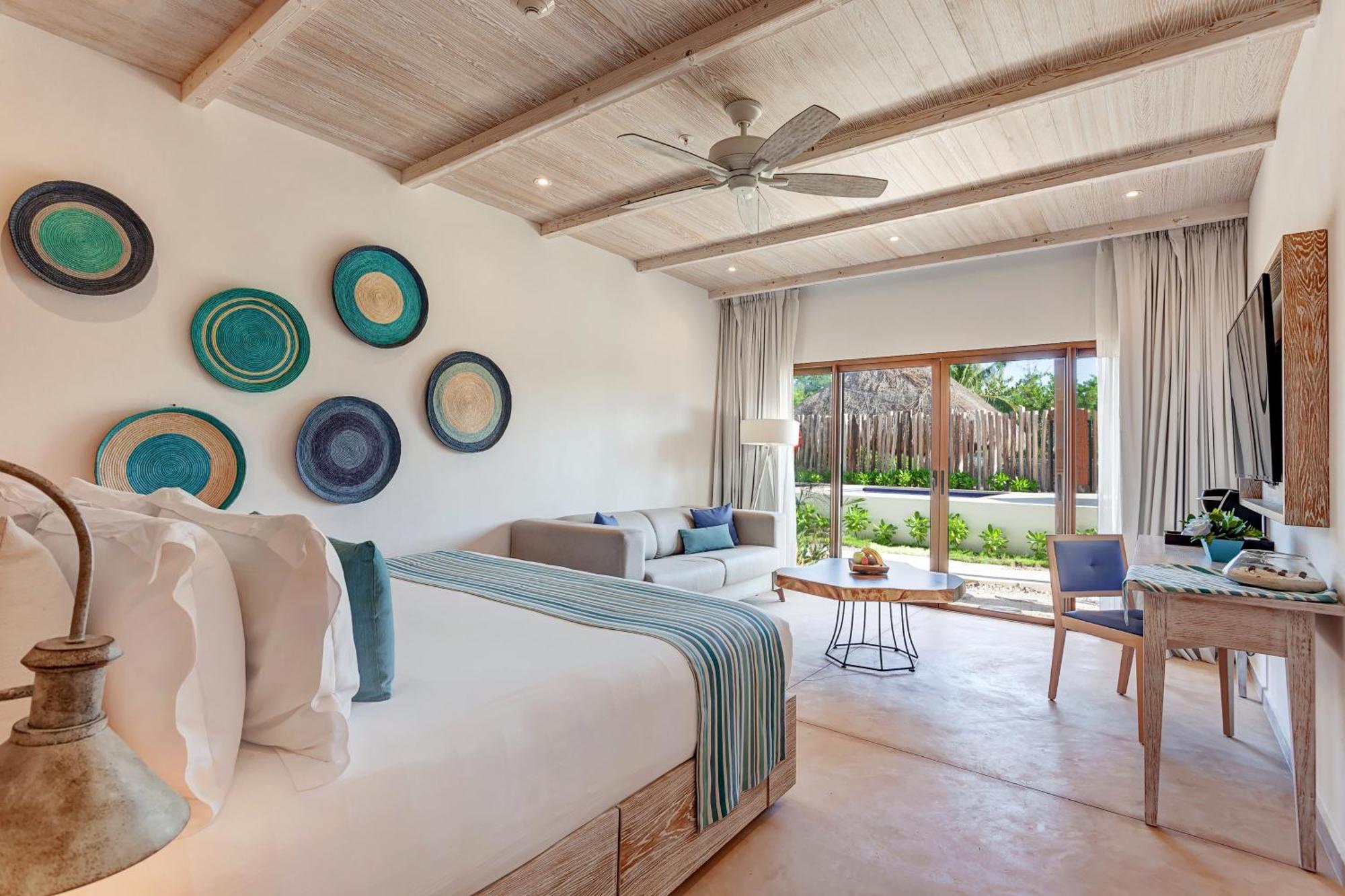 Deluxe Junior Suite Pool View