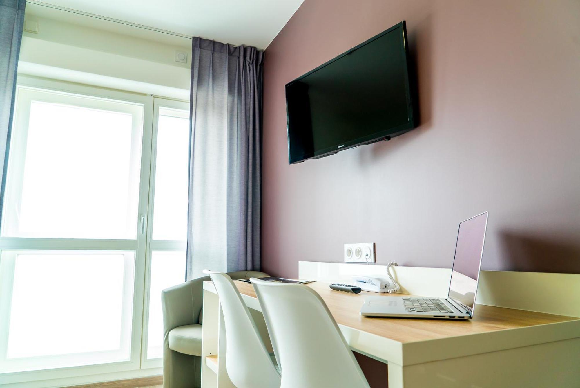 Comfort Studio 2 Single Beds 1