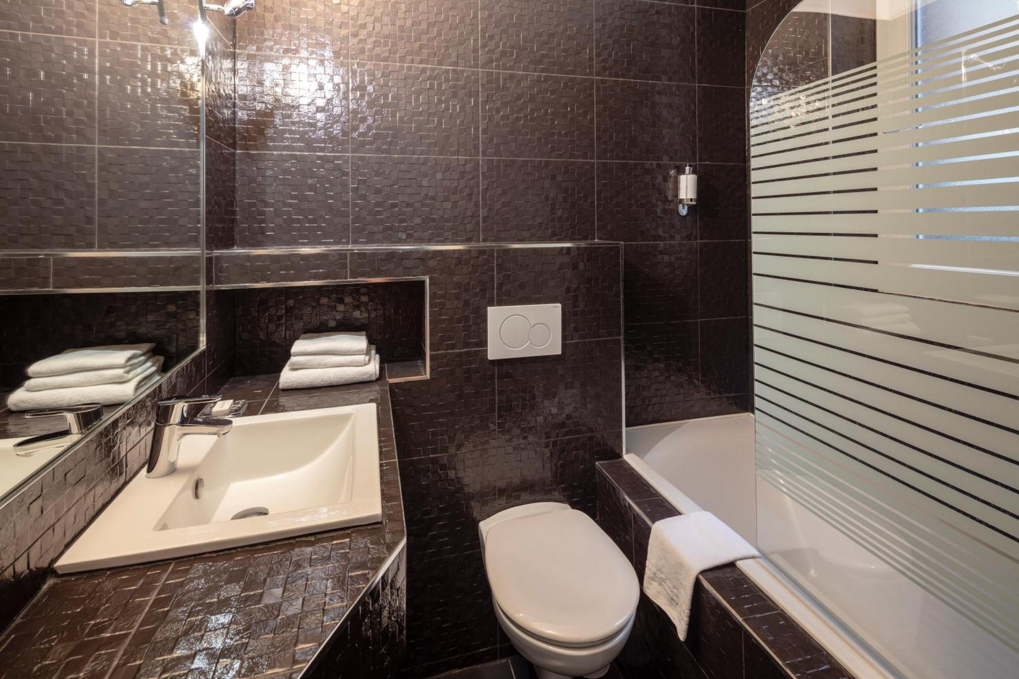 Double Room Bath