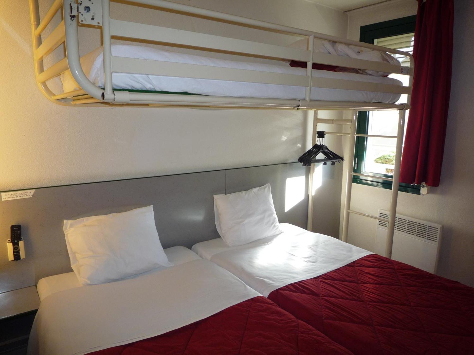 Triple Room 3 Singles Beds