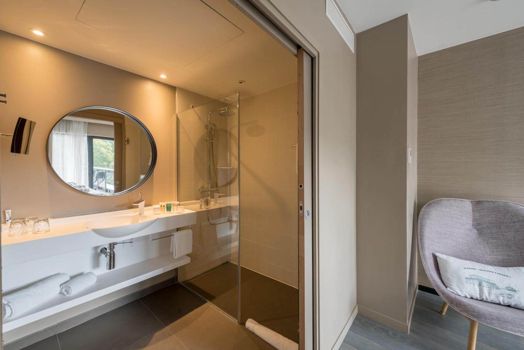 Deluxe Suite Spa Bath