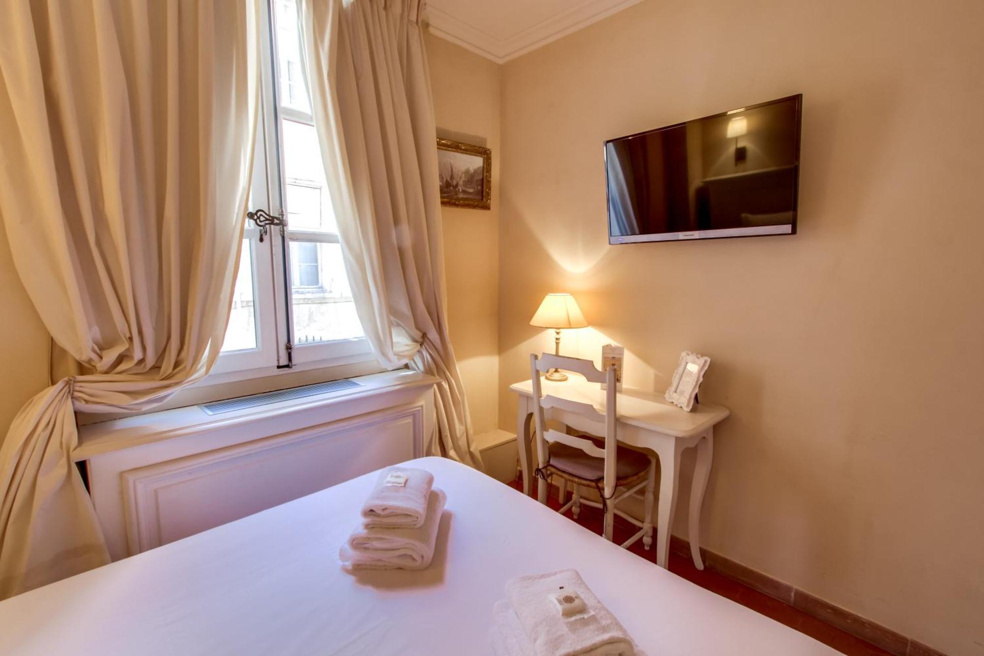 Double Room Vasarely (first floor)