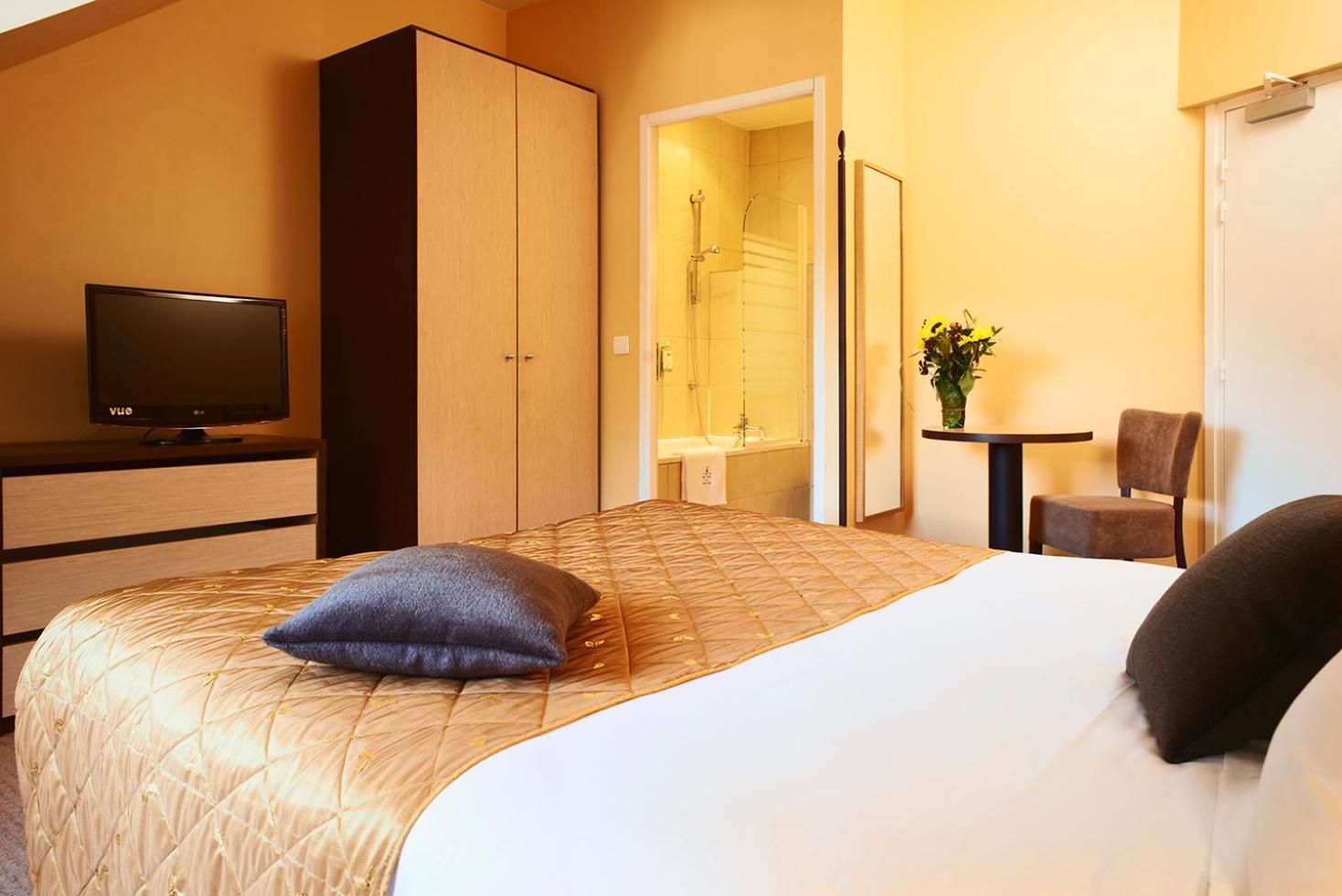Single Room,641942274:JPEG