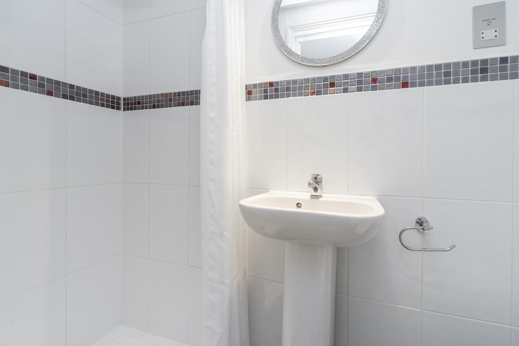 Small Double Room sleeps 1 or 2 Top Floor