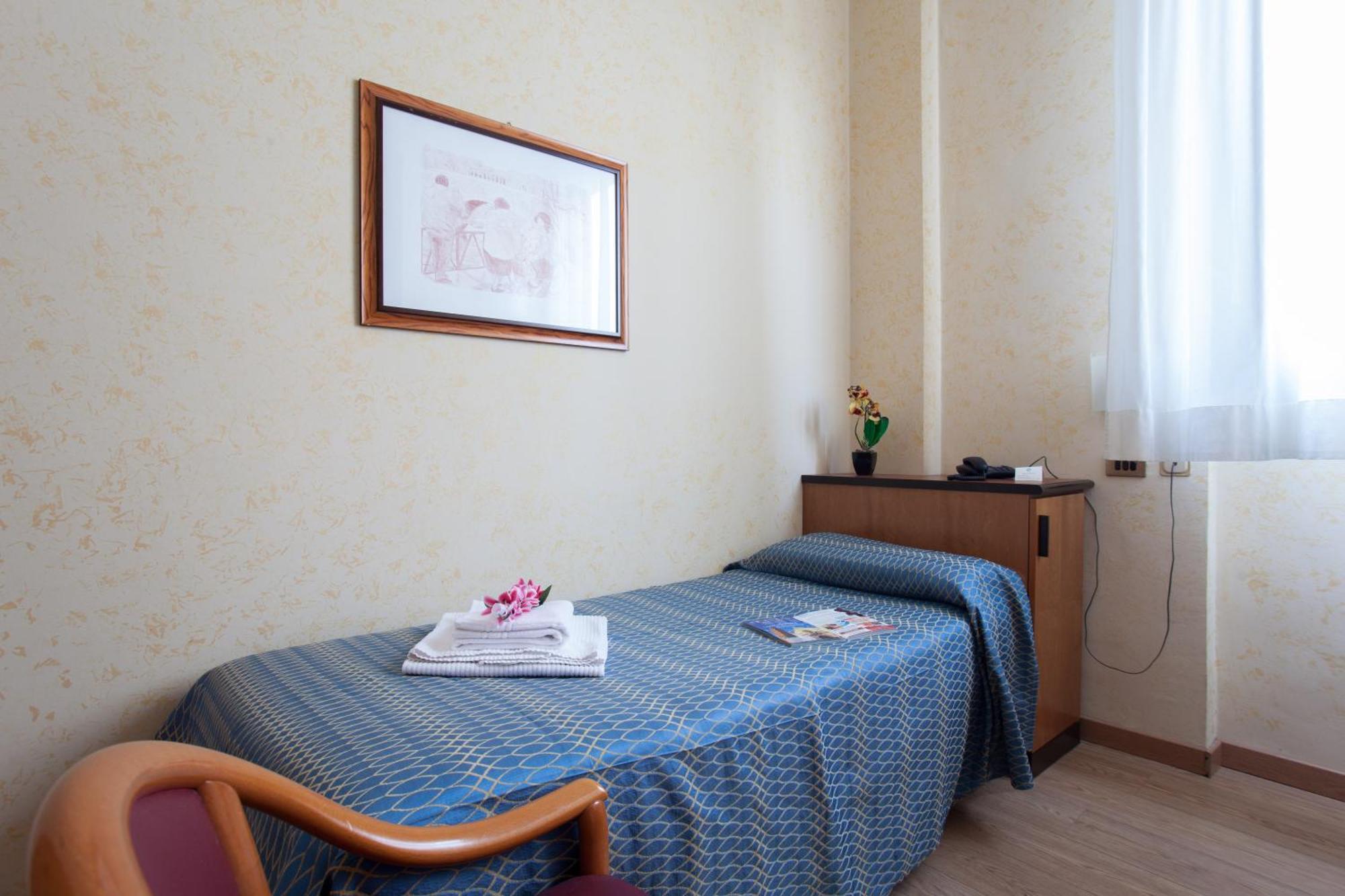 Single Room Kitchenette