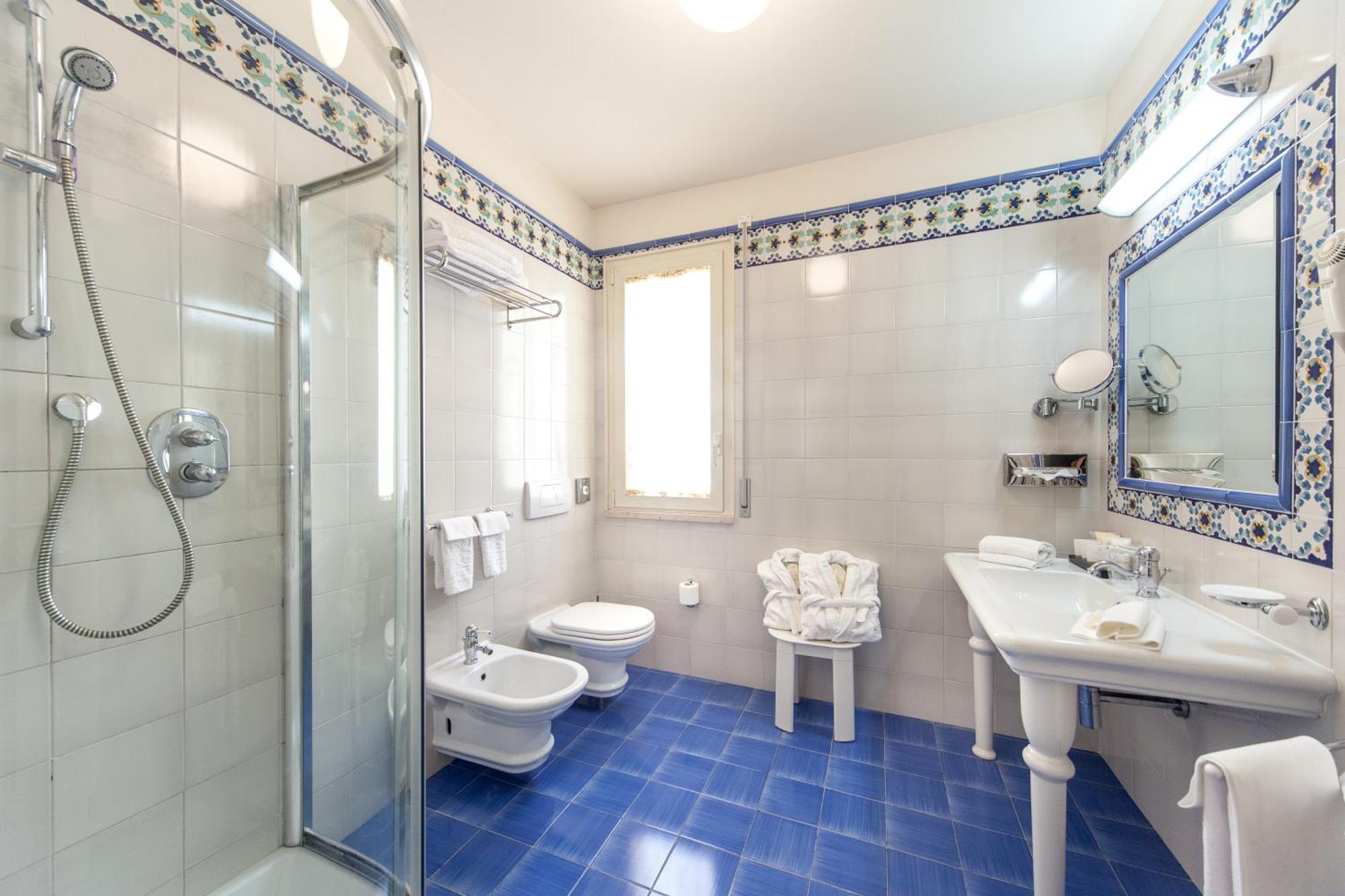 Deluxe Triple Room Sea View