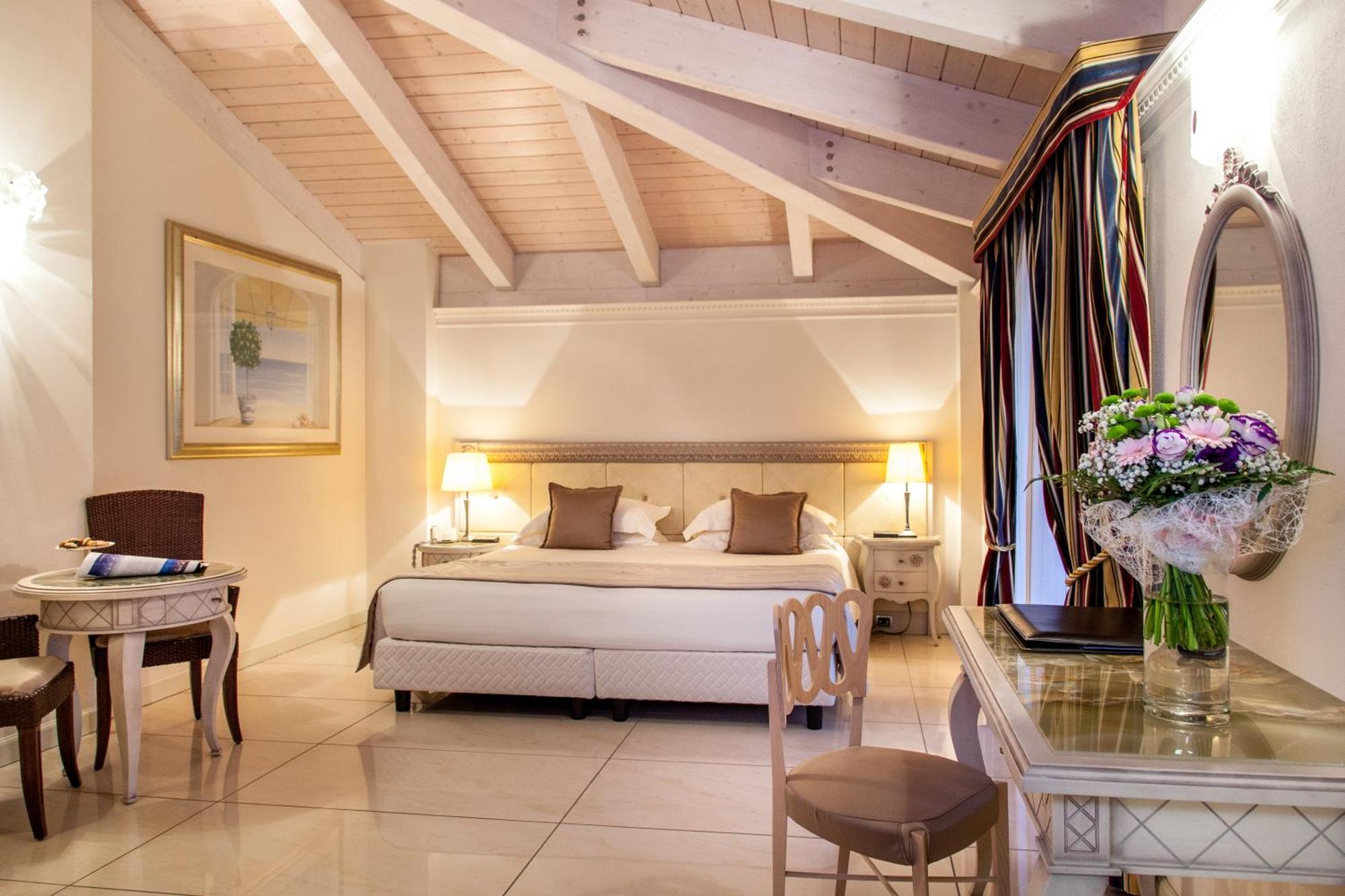 Deluxe Double or Twin Room Sea View