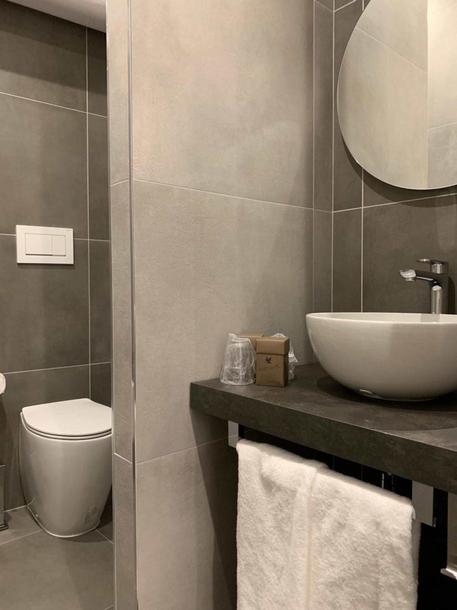 Apartment,1215966355:JPEG