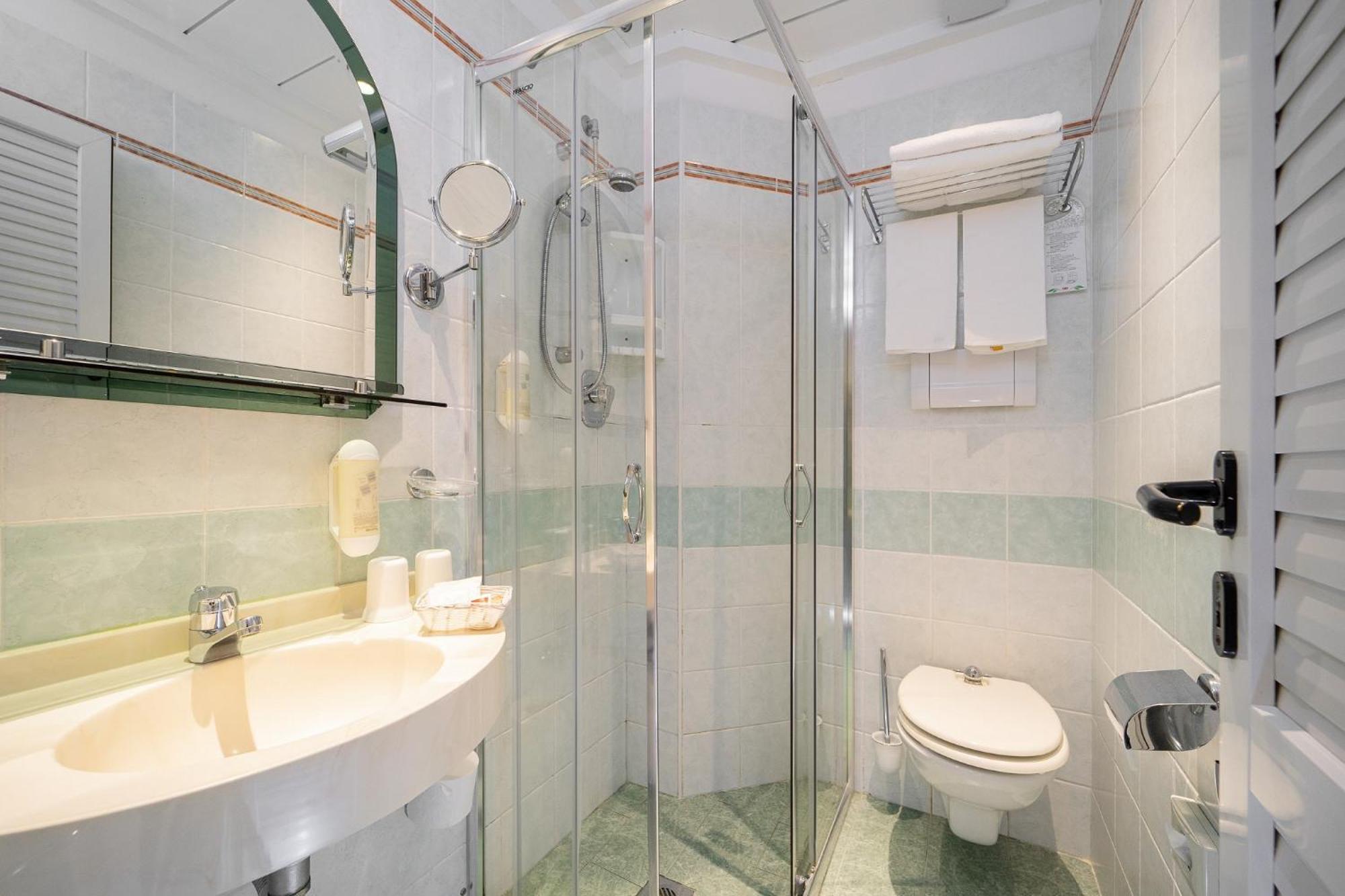 Classic Double or Twin Room Partial Sea View