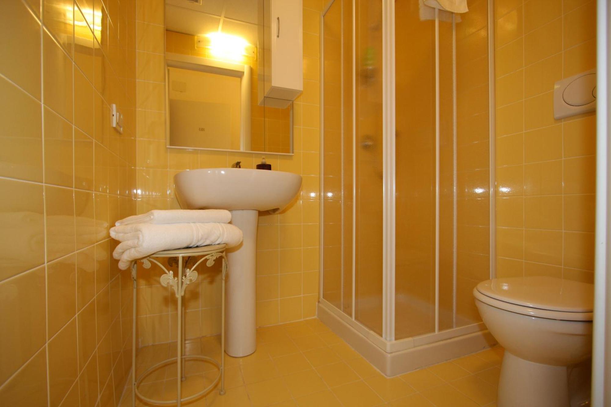 Single Room,1584441169:JPEG