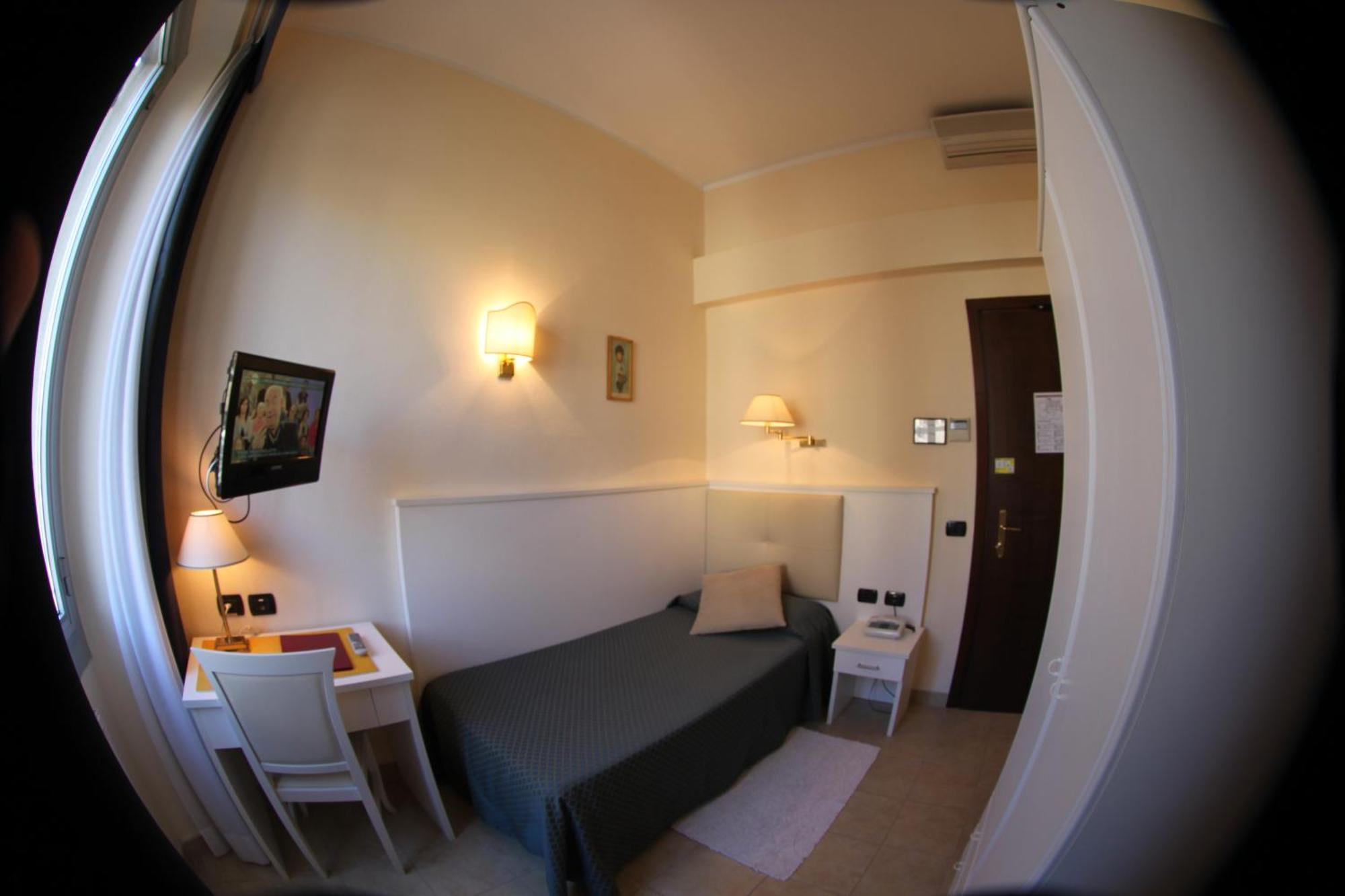 Single Room,1215986968:JPEG