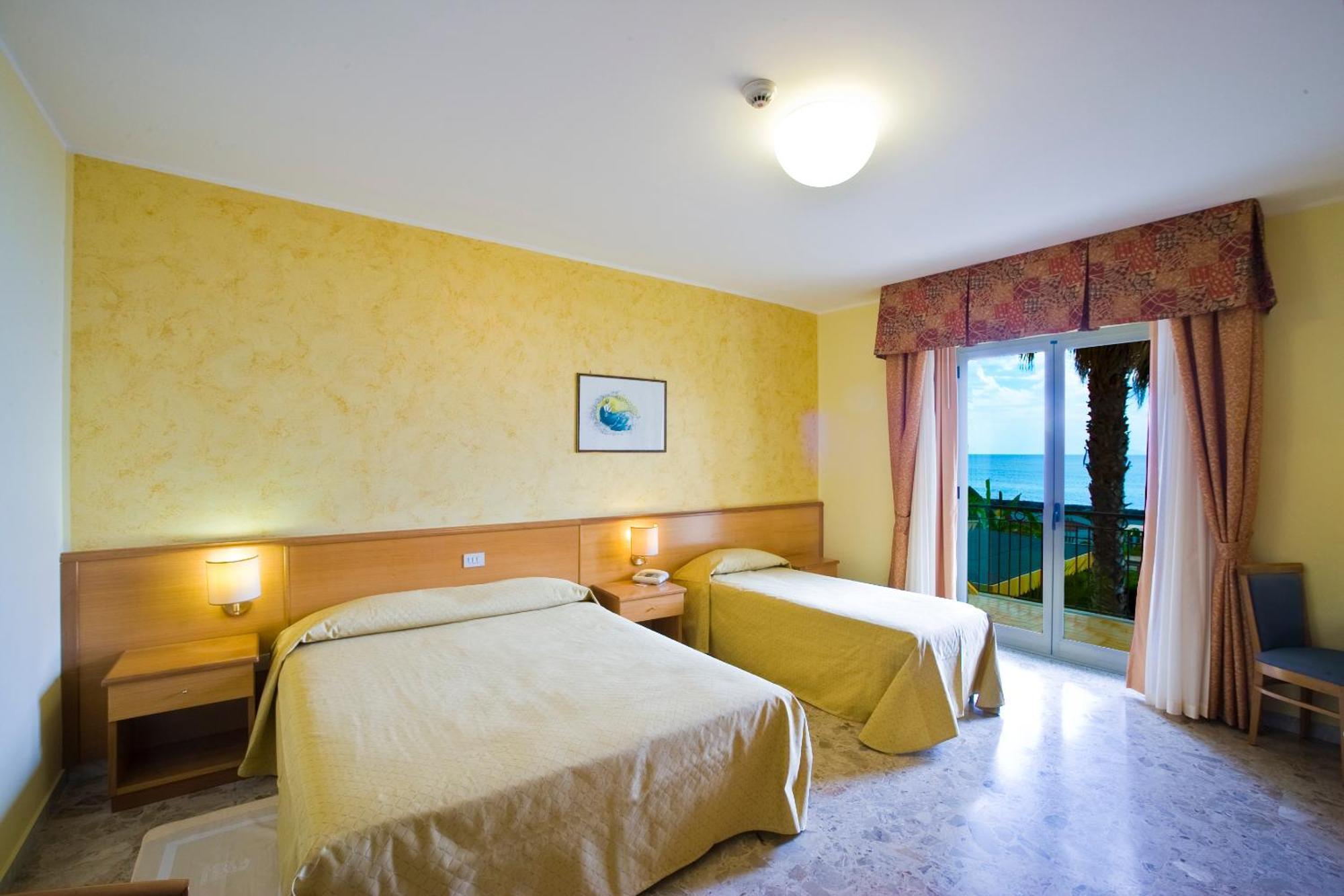Triple Room Sea View