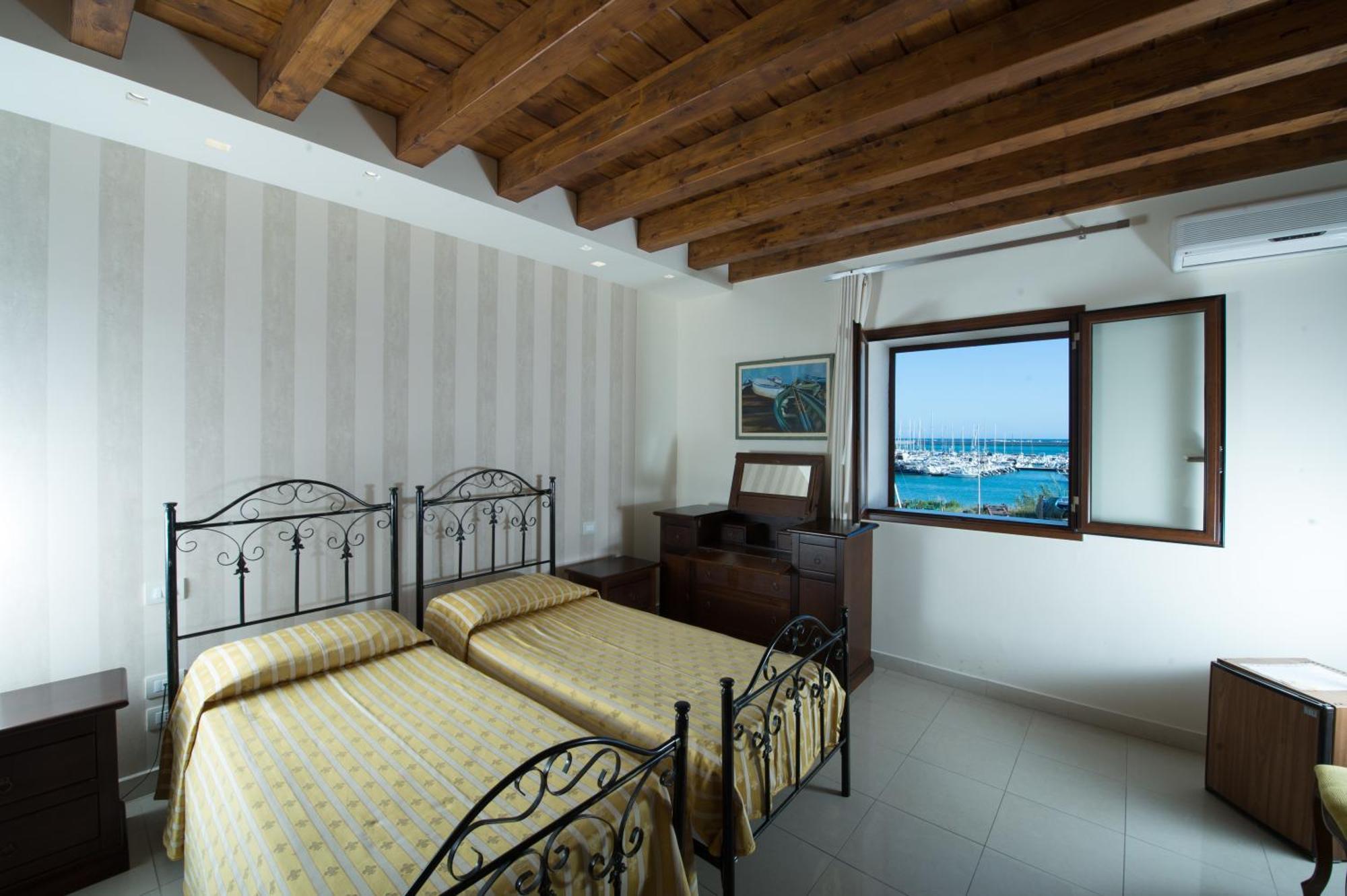 Double or Twin Room Sea View