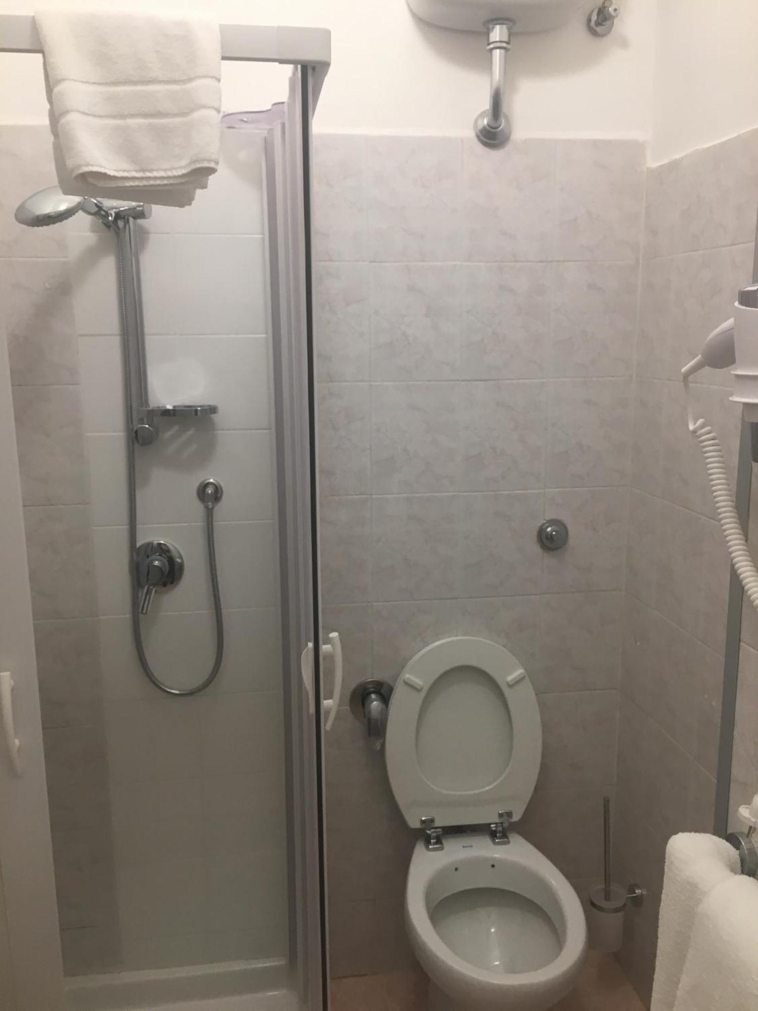 Single Room Private External Bathroom