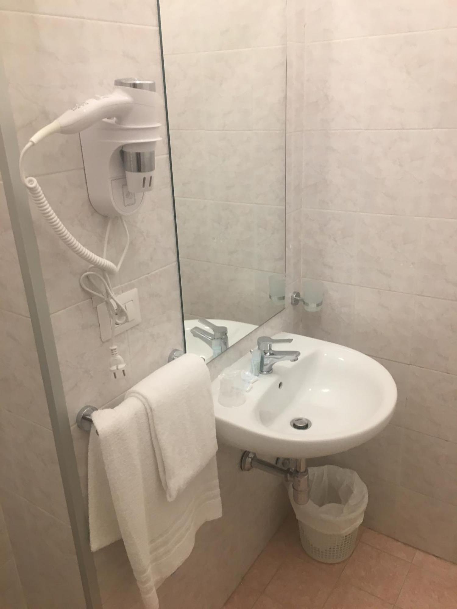 Single Room Private External Bathroom