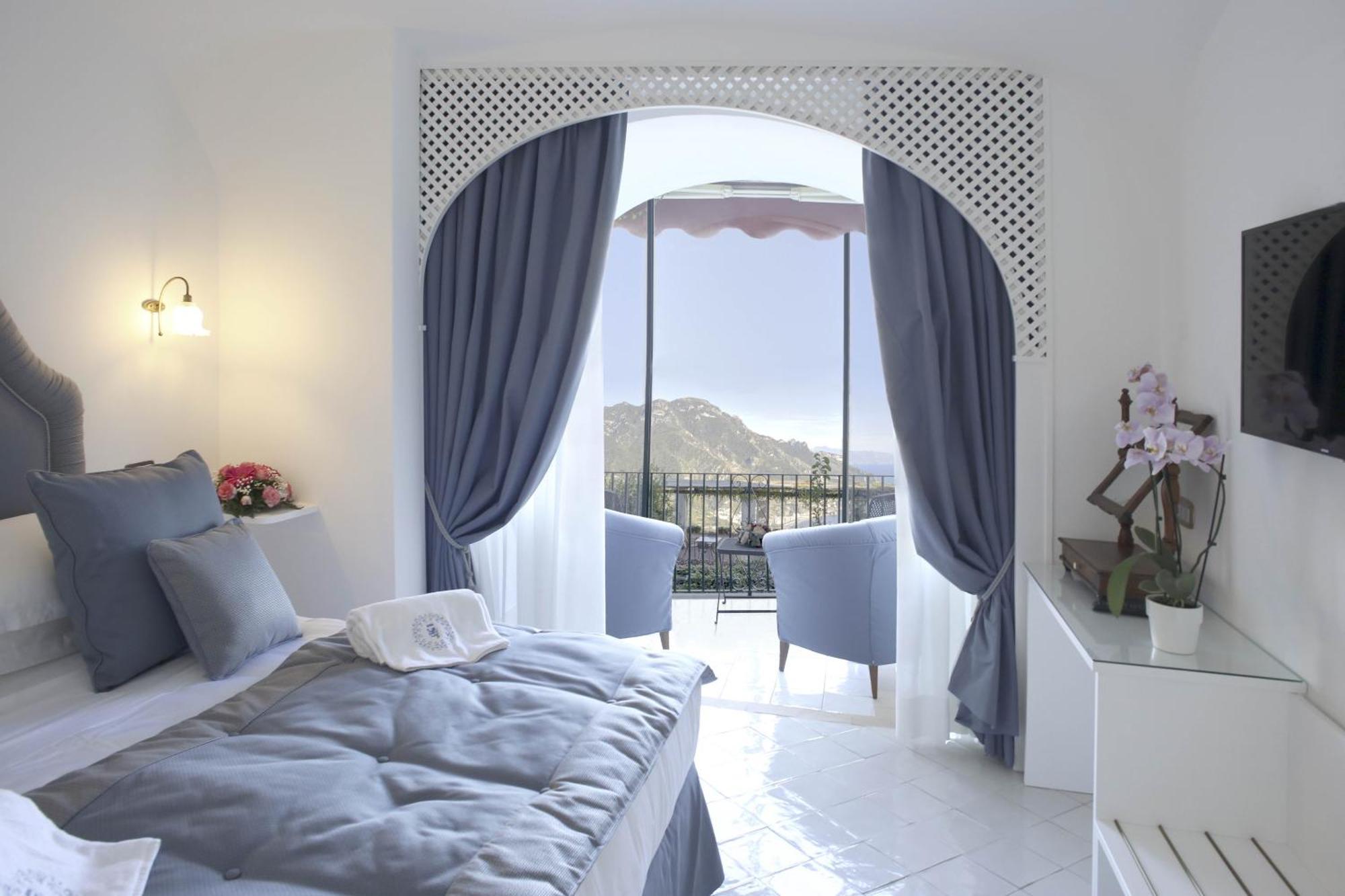 Deluxe Double Room Shower