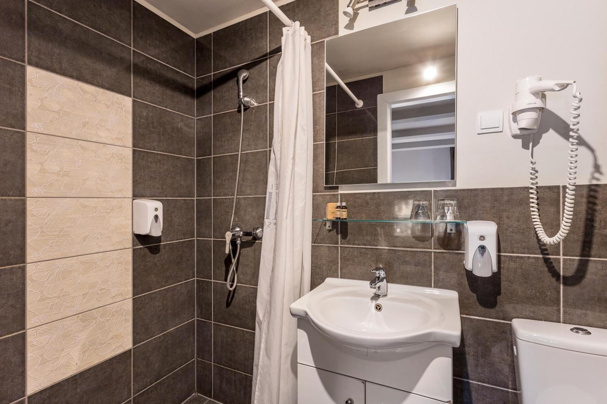 Quarto Deluxe com Cama de Casal ou 2 de Solteiro e Varanda