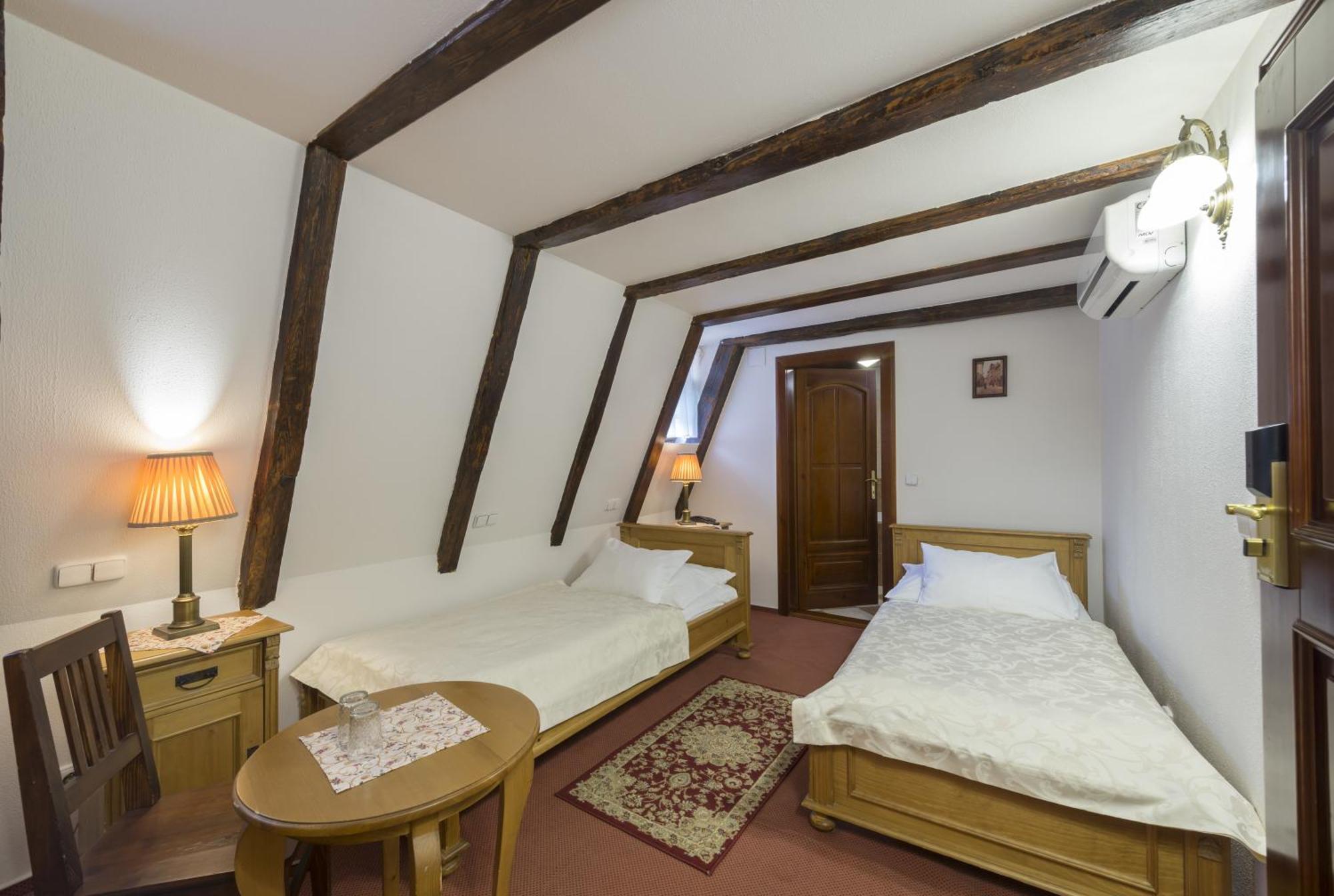 Petite Chambre Lits Jumeaux