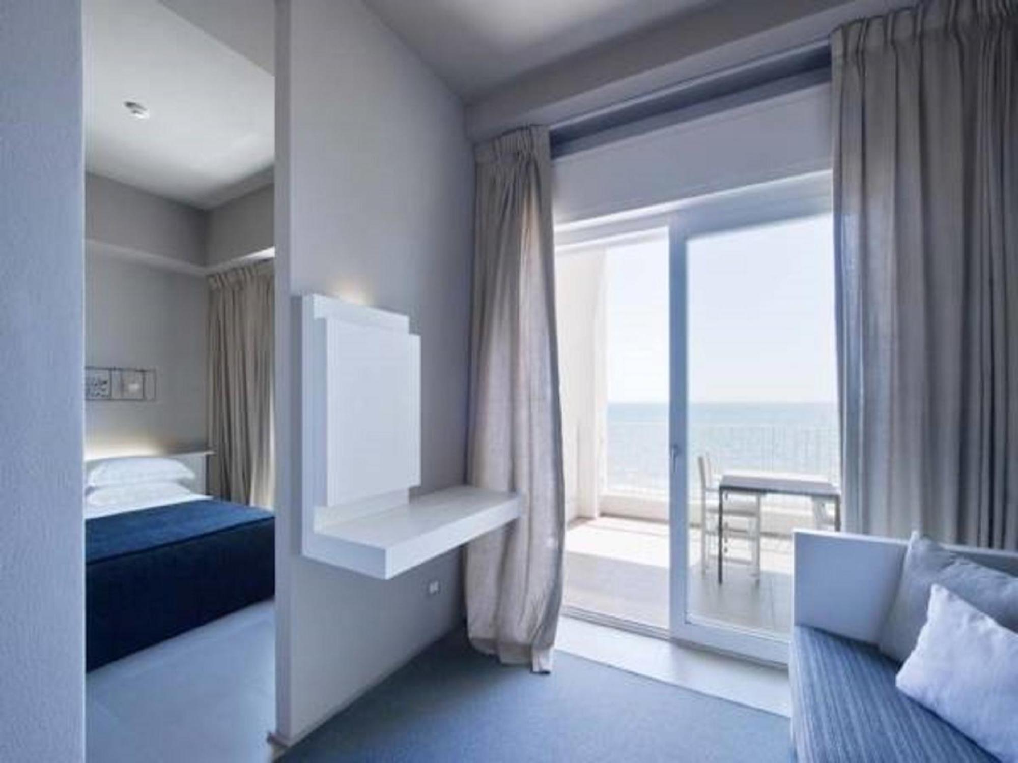 Double or Twin Room Sea View