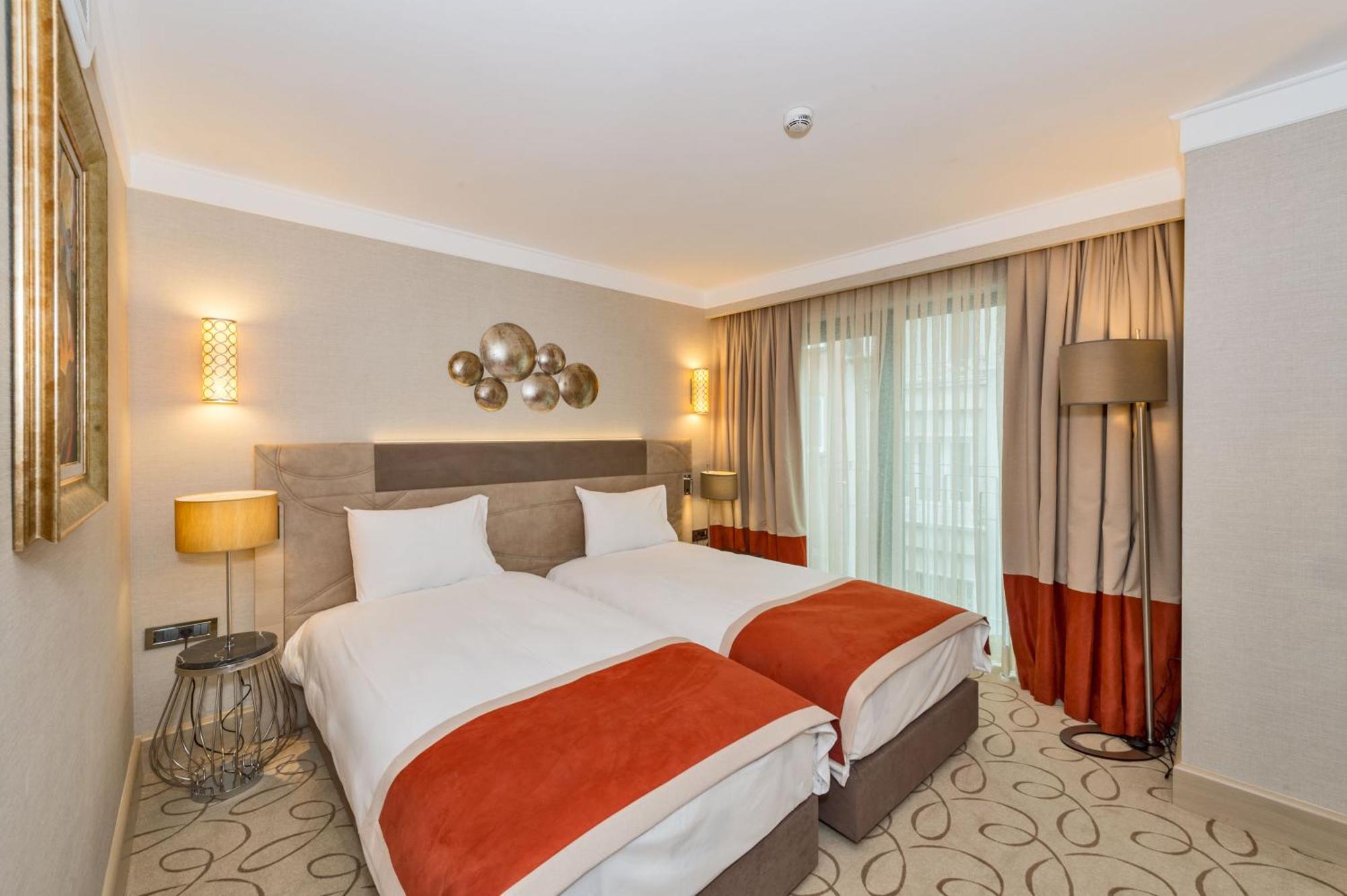 Deluxe Triple Room,1216527682:JPEG