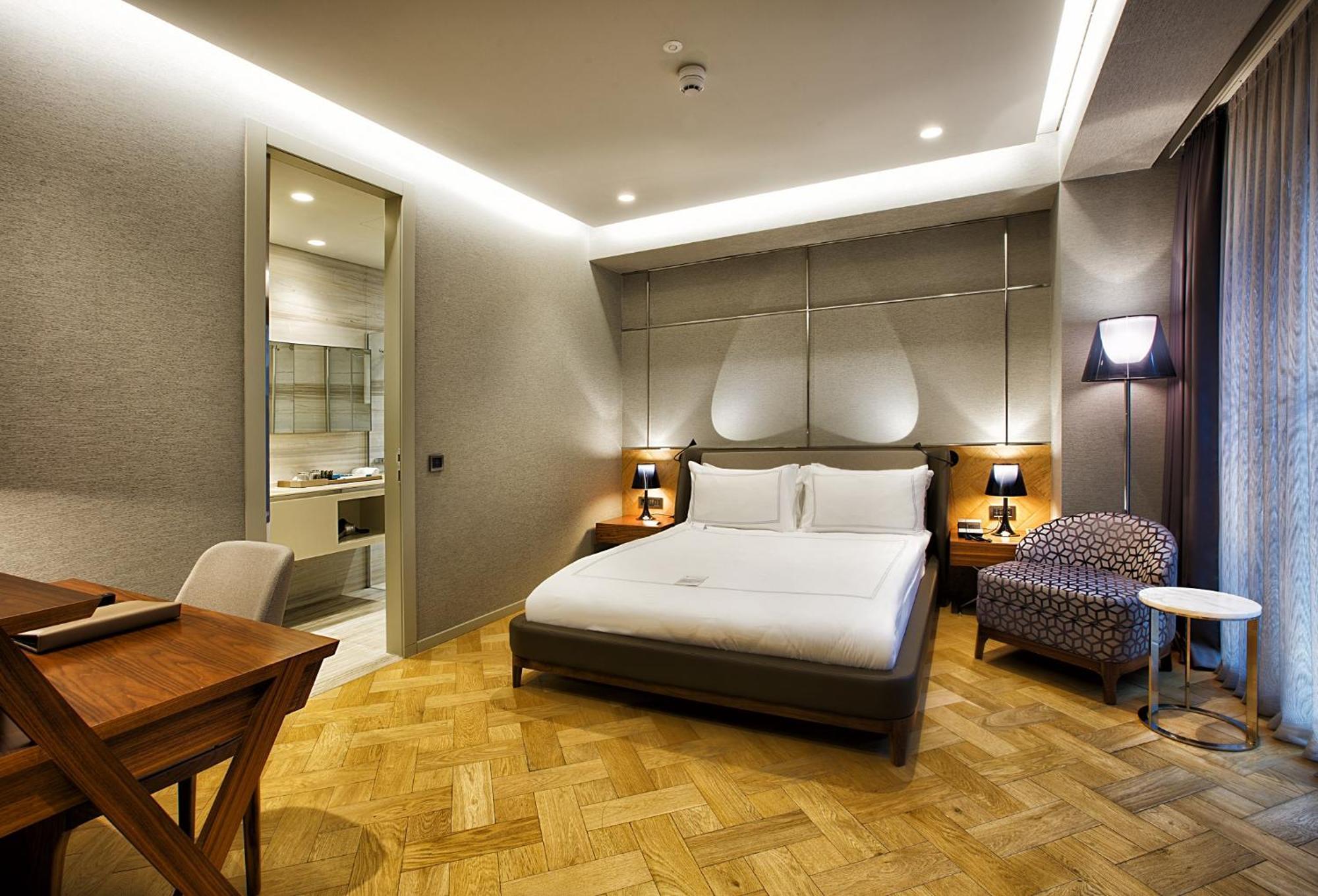 Corner Suite