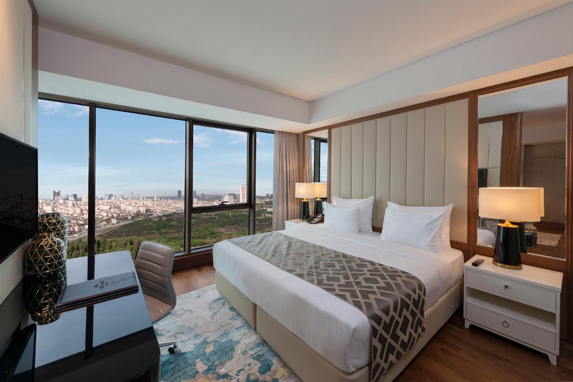Suite King Size Bed