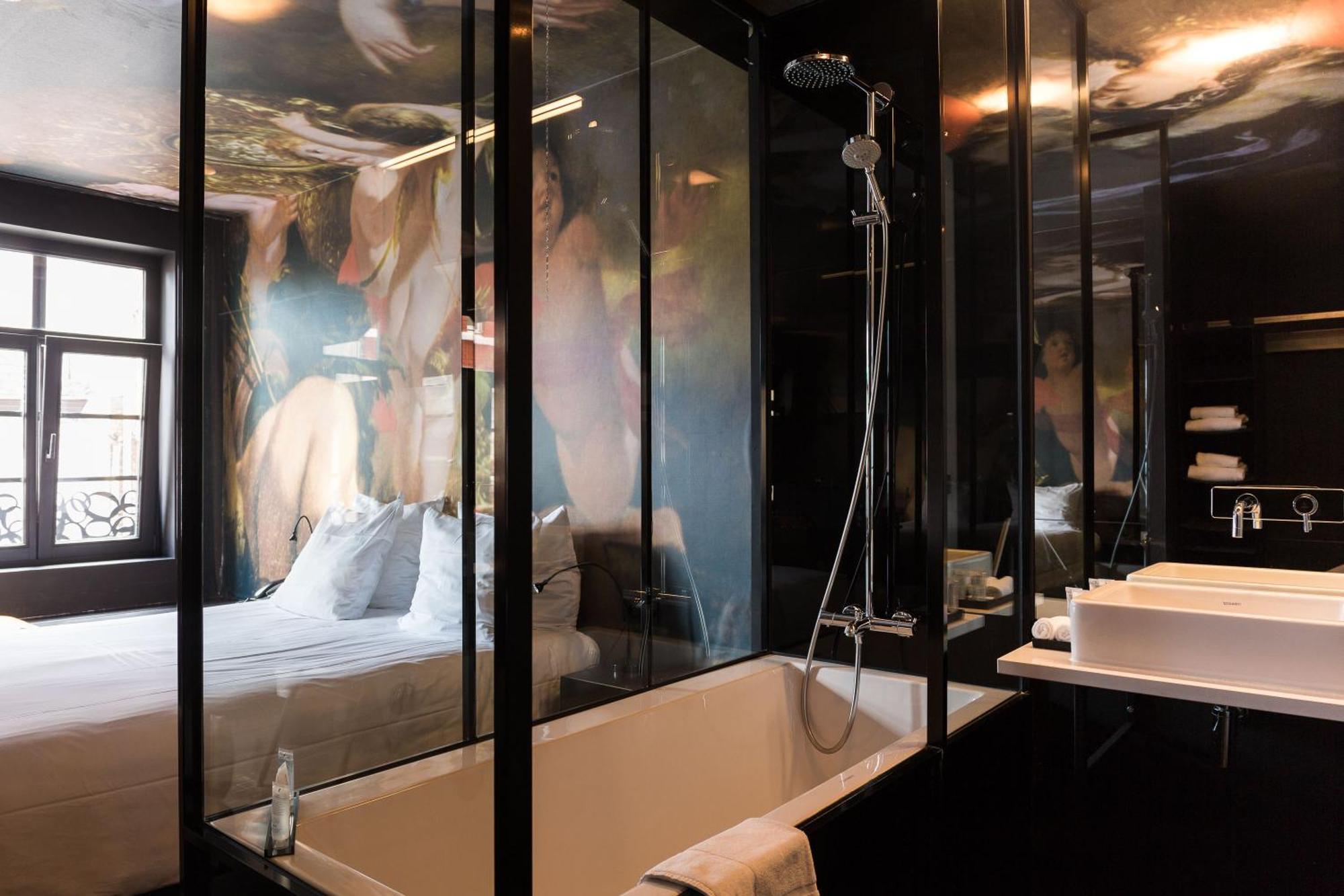 Deluxe Double Room bath Cathedral View