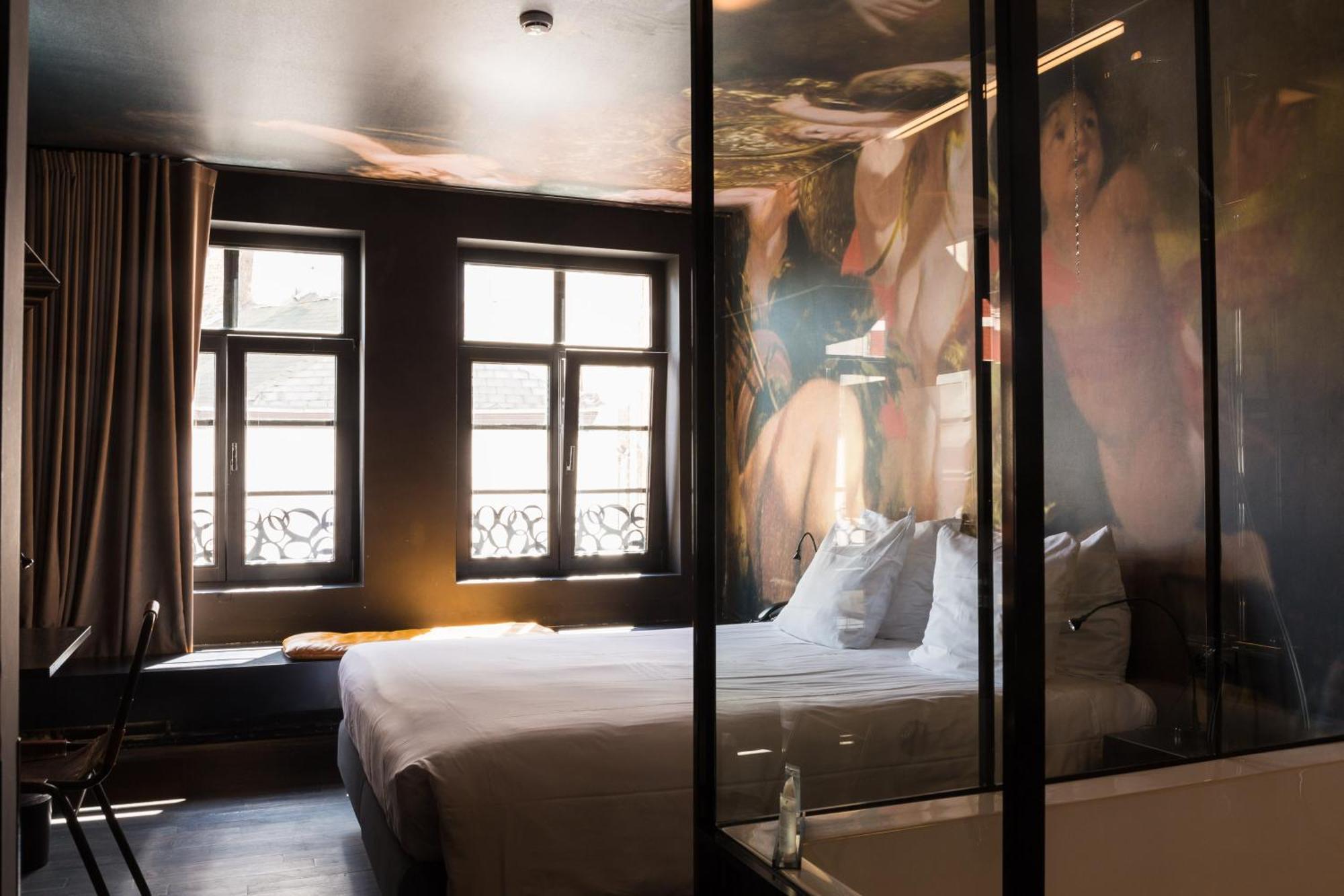 Deluxe Double Room bath Cathedral View