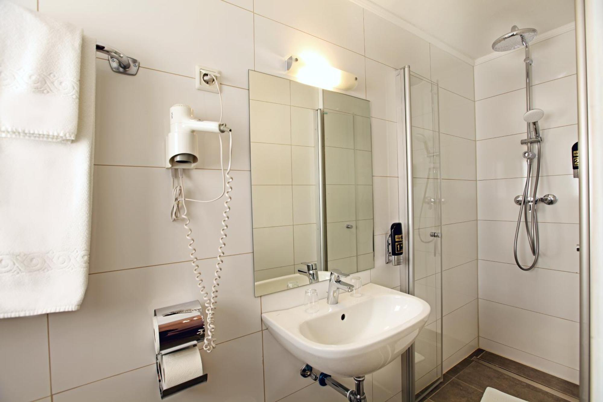 Large Double or Twin Room,1227686963:JPEG