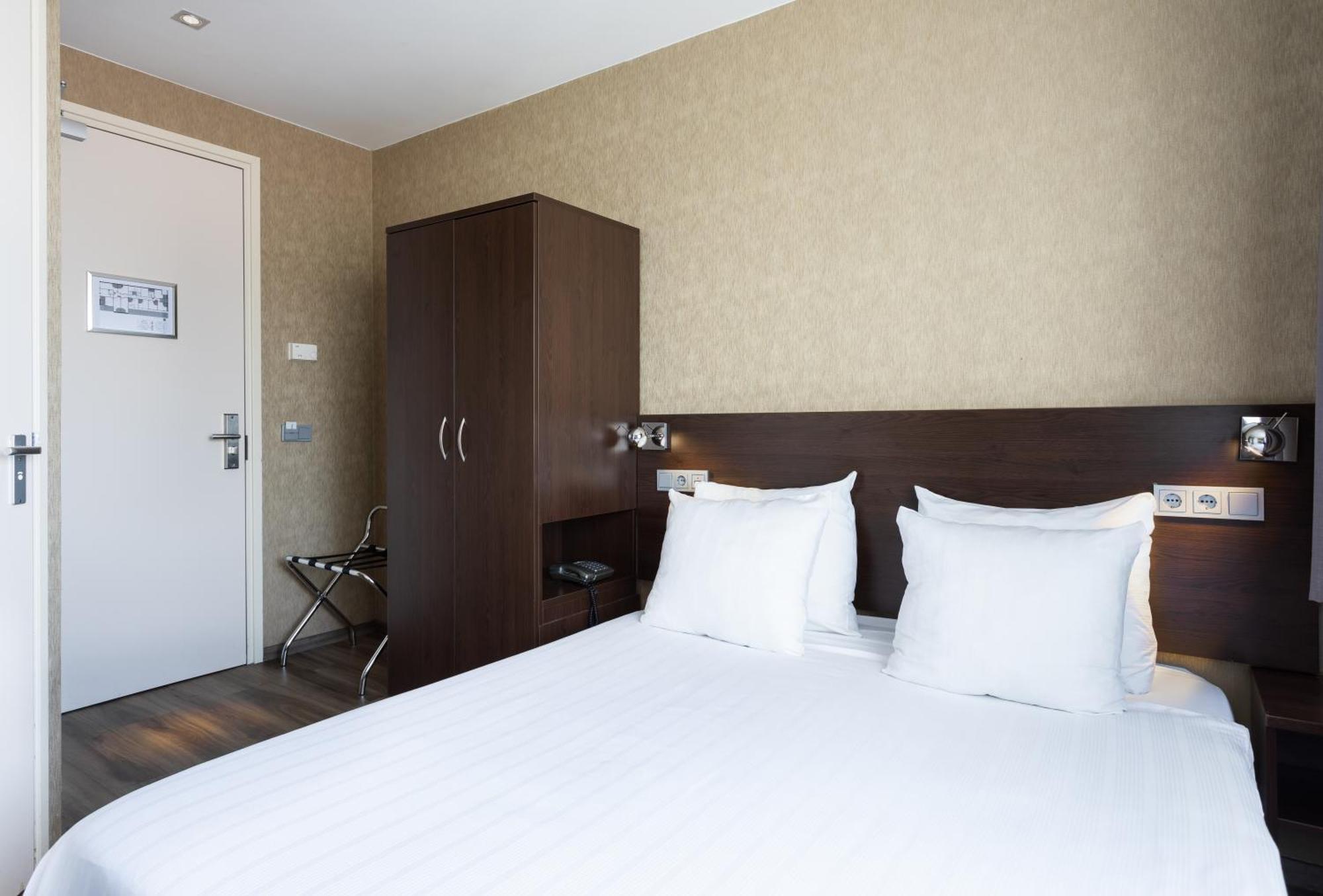 Small Double Room,1216876321:JPEG