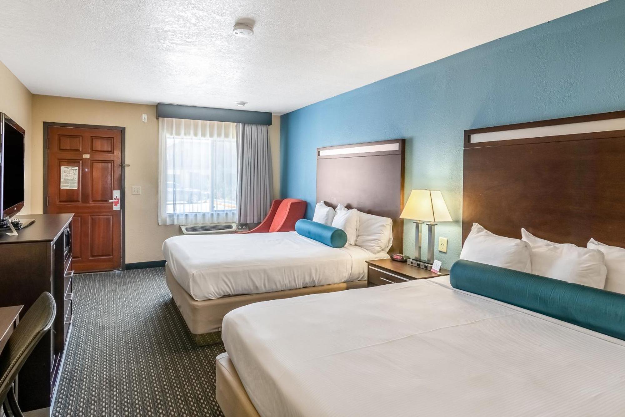 Queen Room with Two Queen Beds - Non-Smoking