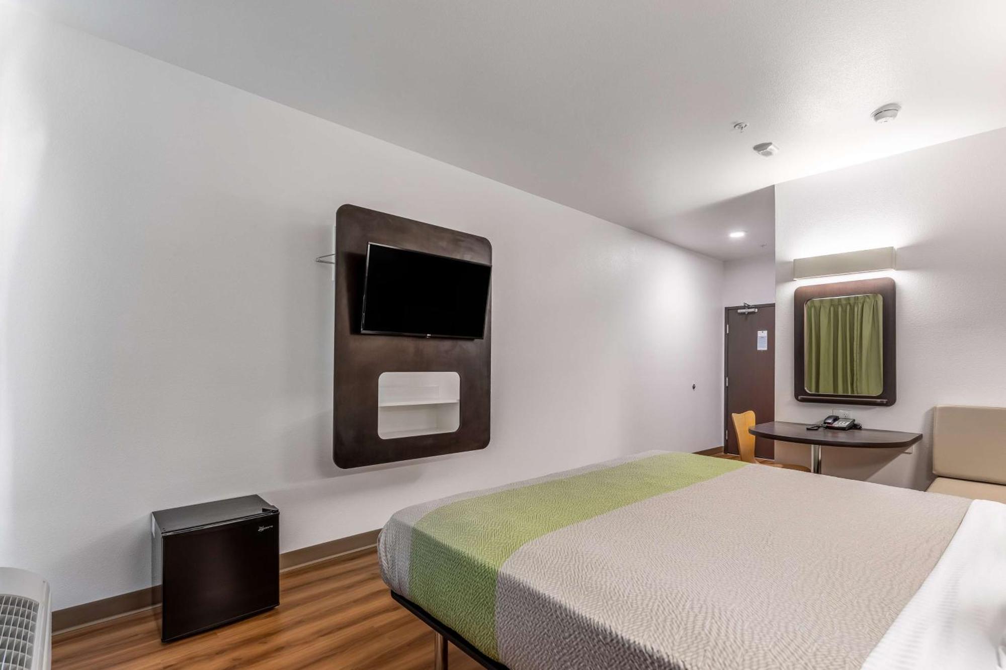 1 KING BED | MOBILITY ACCESSIBLE | RI SHWR | MINI FRIDGE | NON-SMOKING |