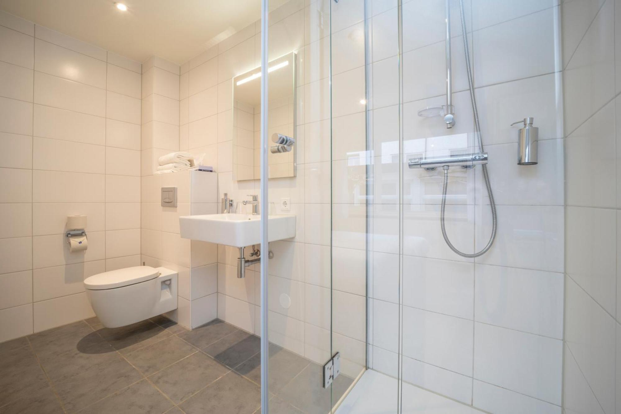 Comfort Double Room Shower