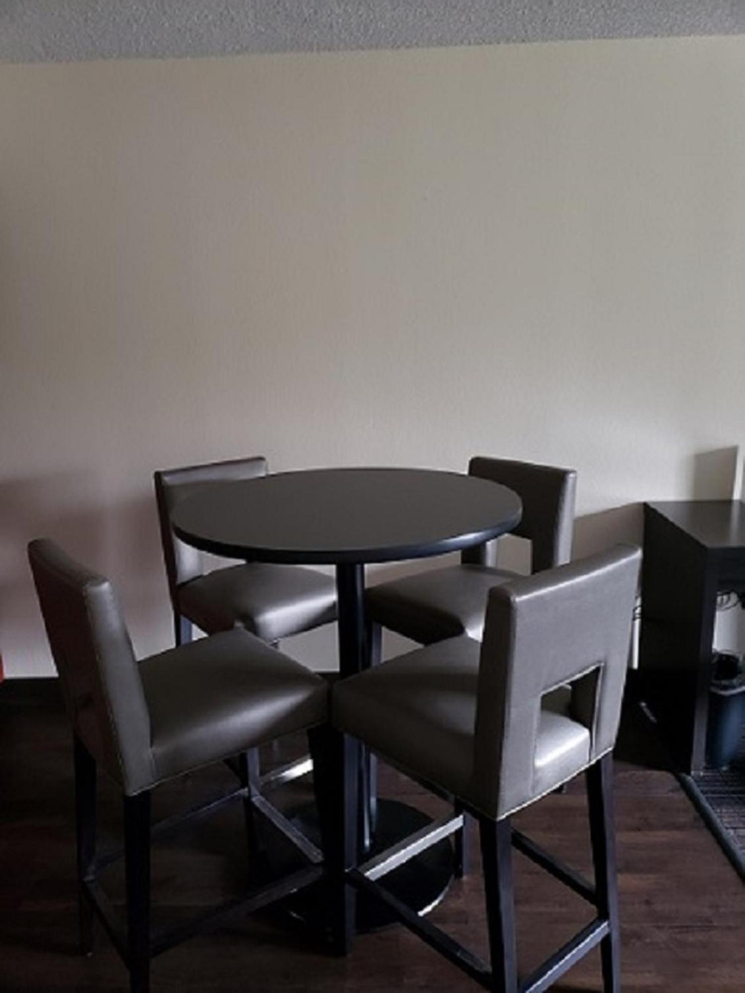 Executive Suite Complimentary Happy Hour M-Sa