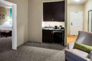 One-Bedroom King Suite - Non-Smoking