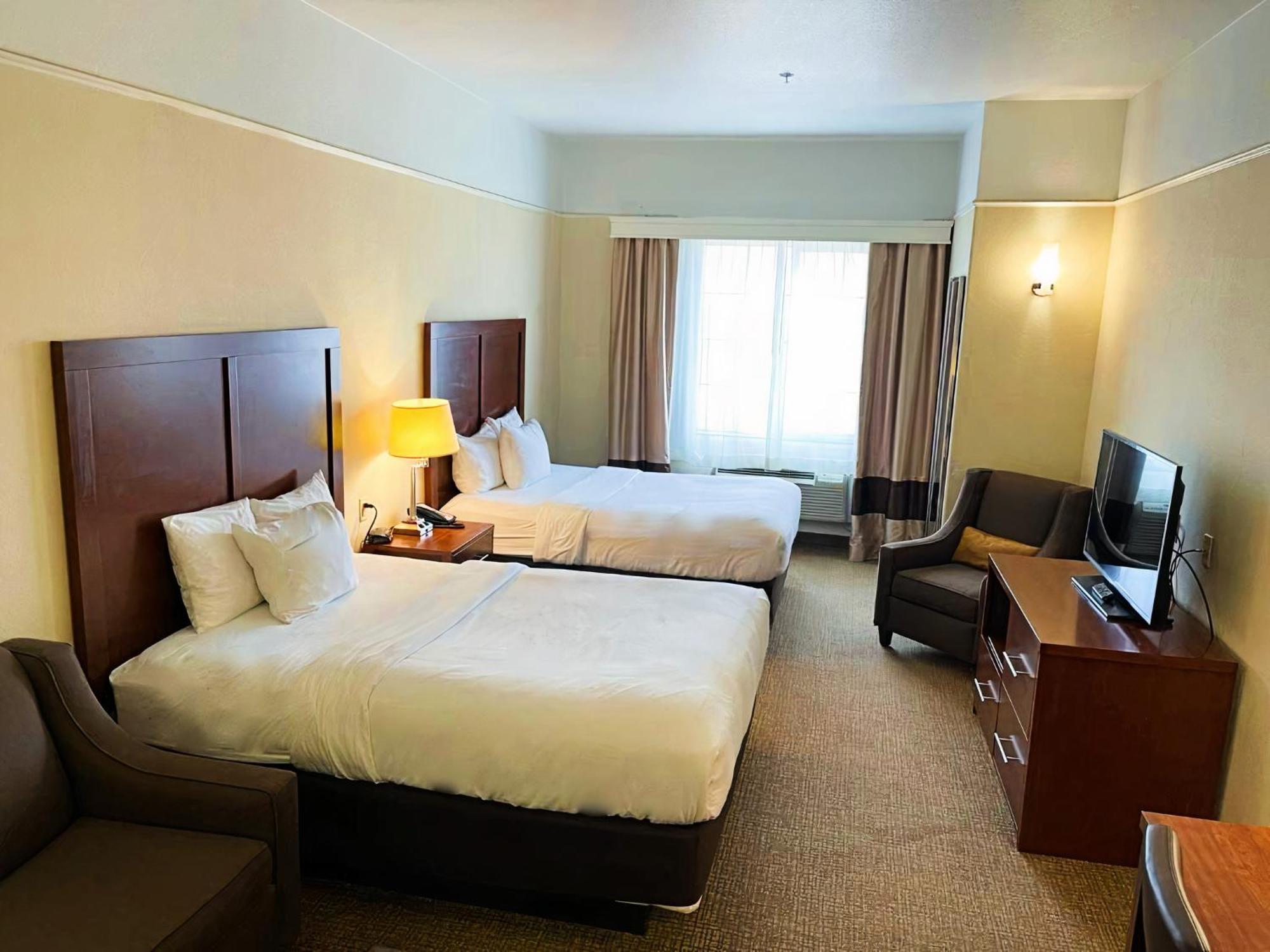 Queen Suite with Two Queen Beds - Accessible/Non-Smoking