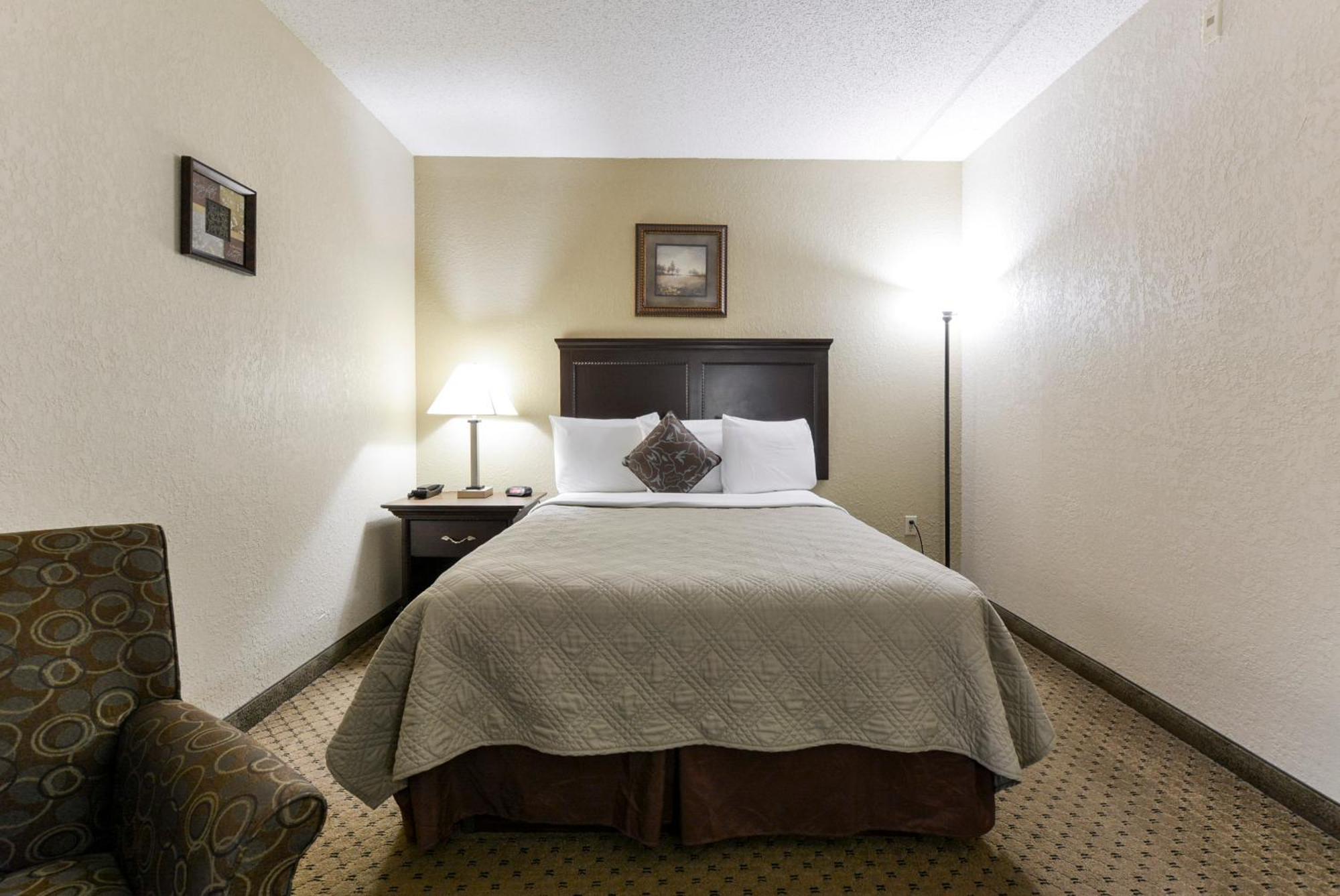Standard Queen Room