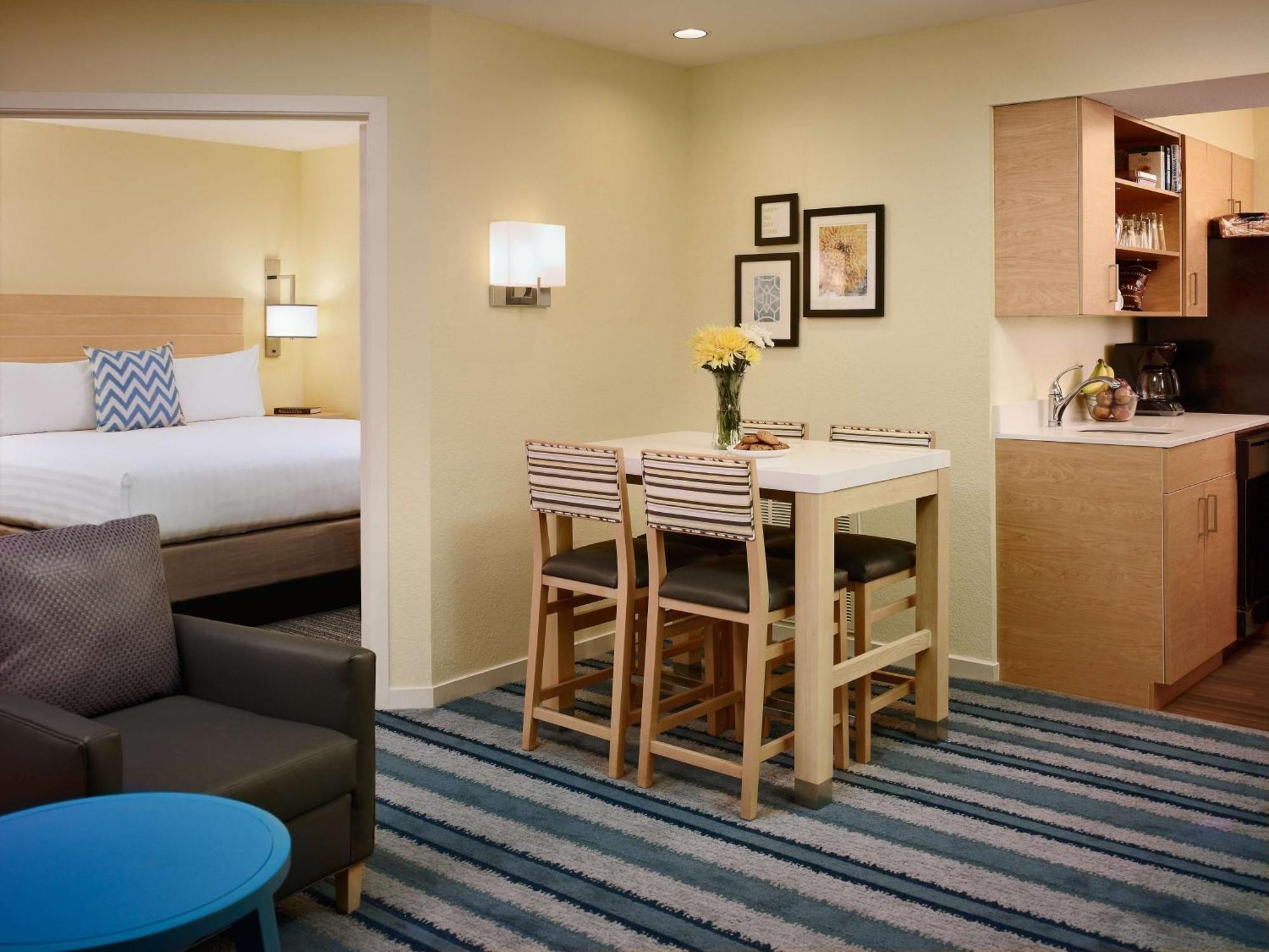 One-Bedroom King Suite Non-Smoking