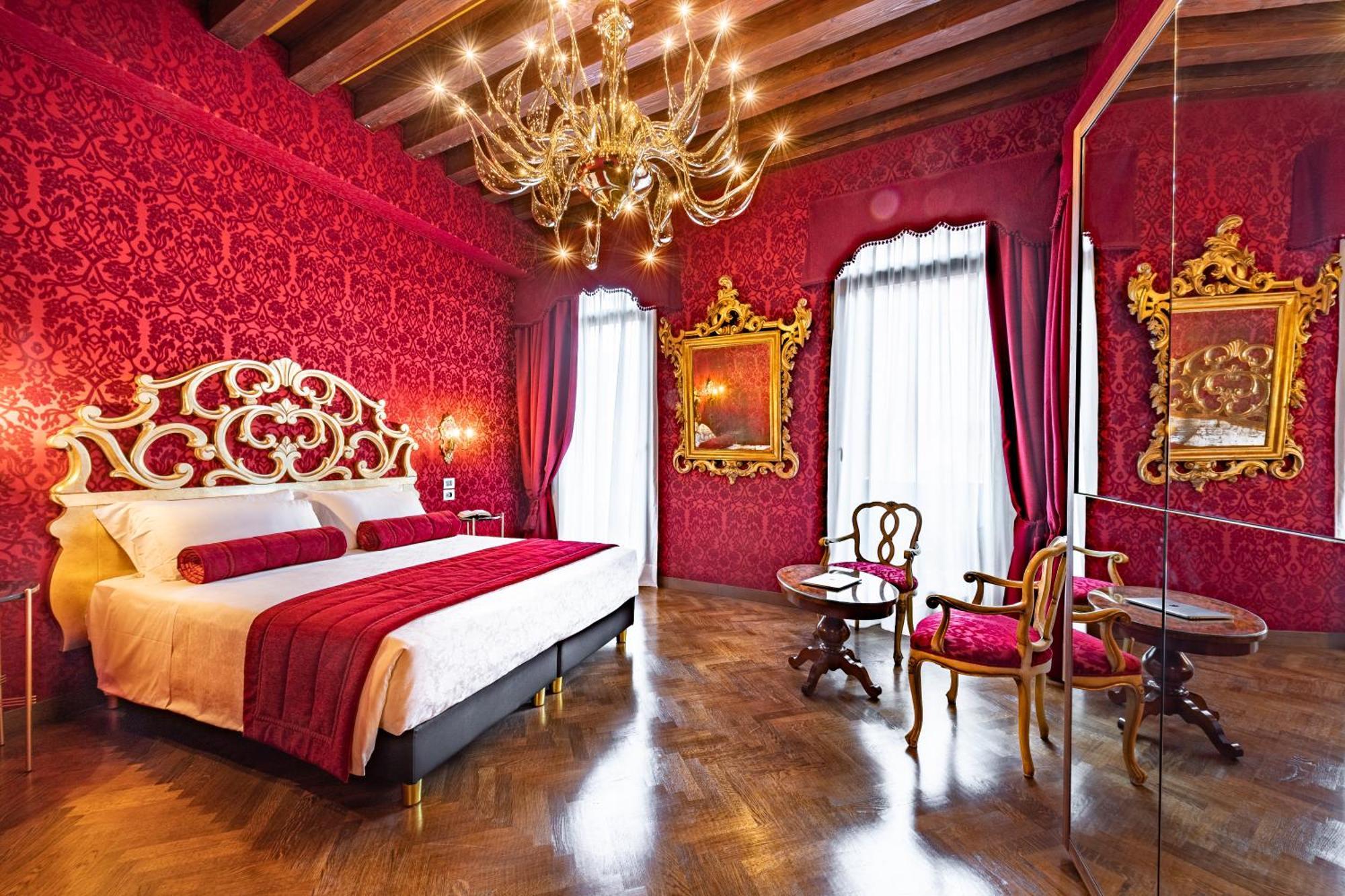 Junior Suite Canal View
