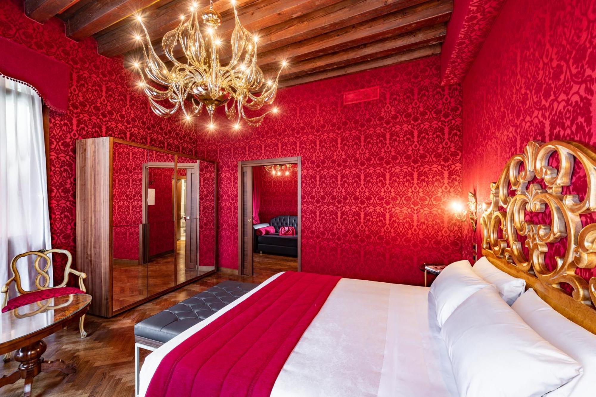 Junior Suite Canal View