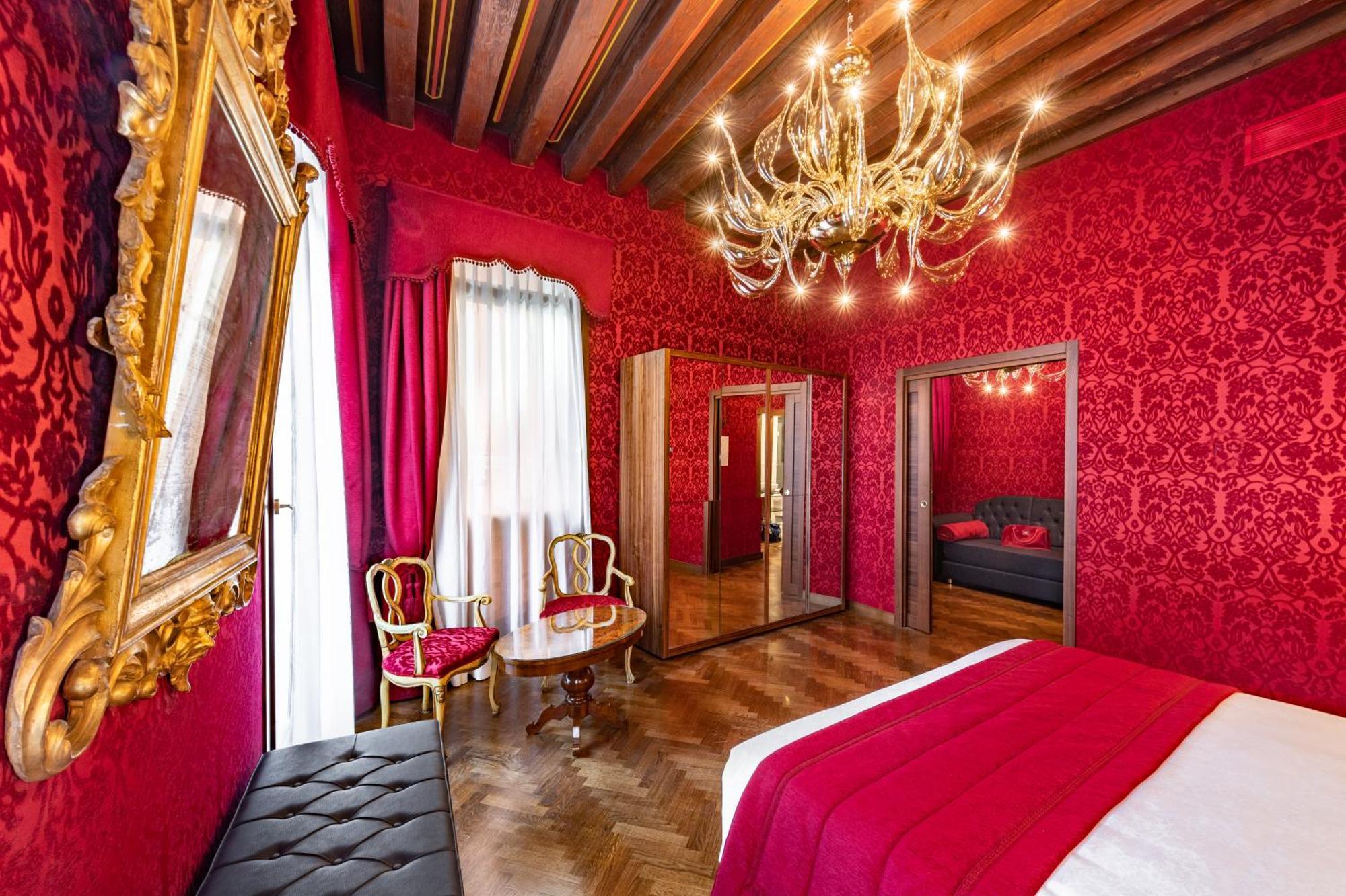 Junior Suite Canal View