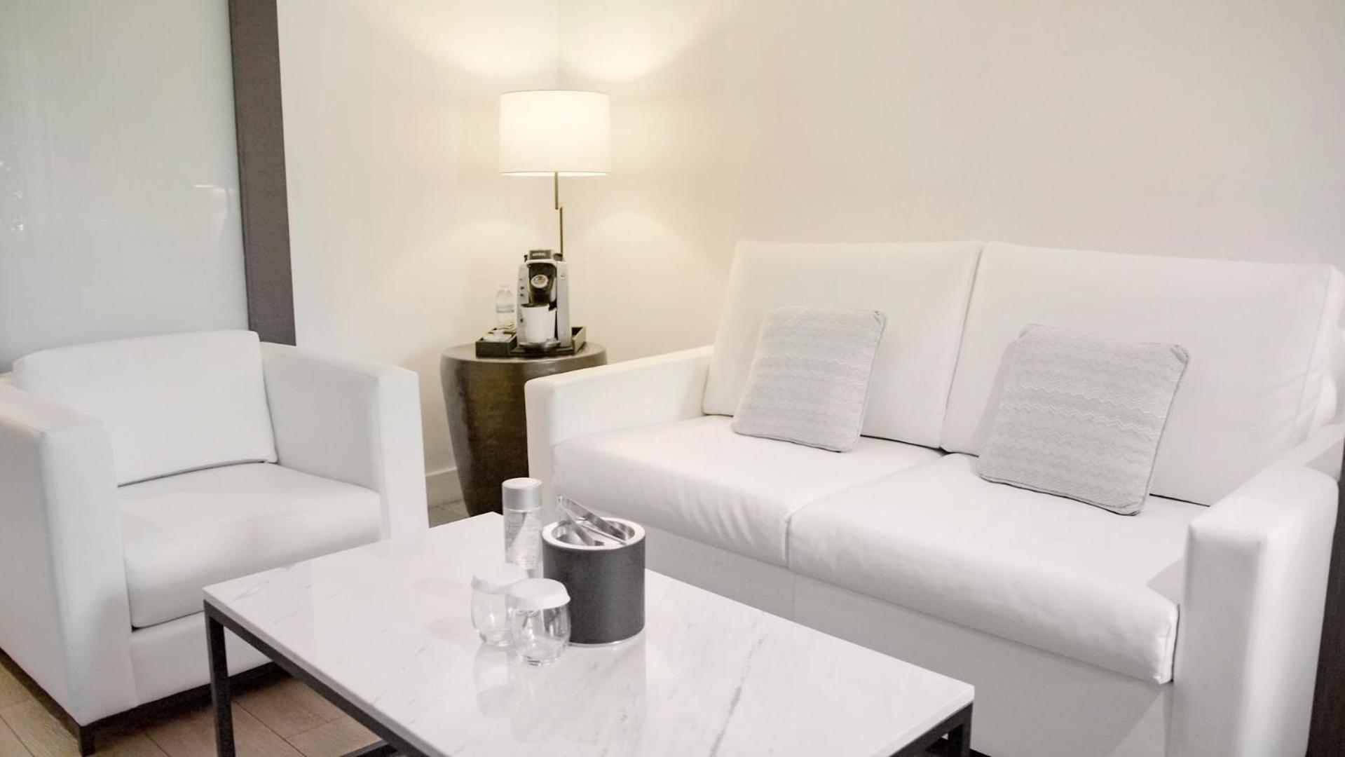 Junior Suite One King