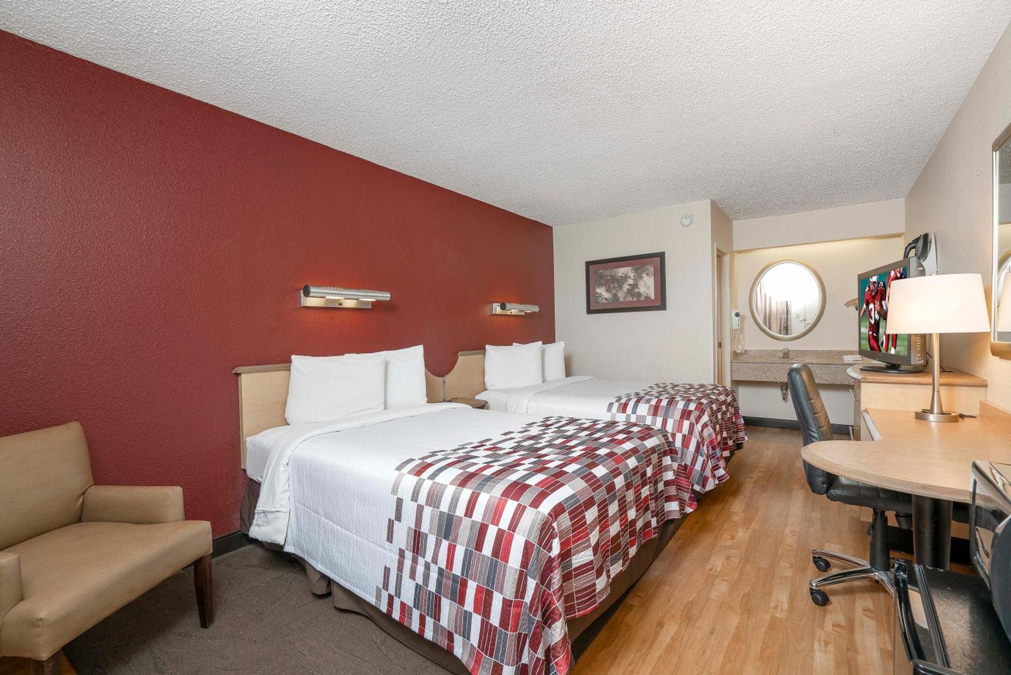 Deluxe Room Two Double Beds Smoke
