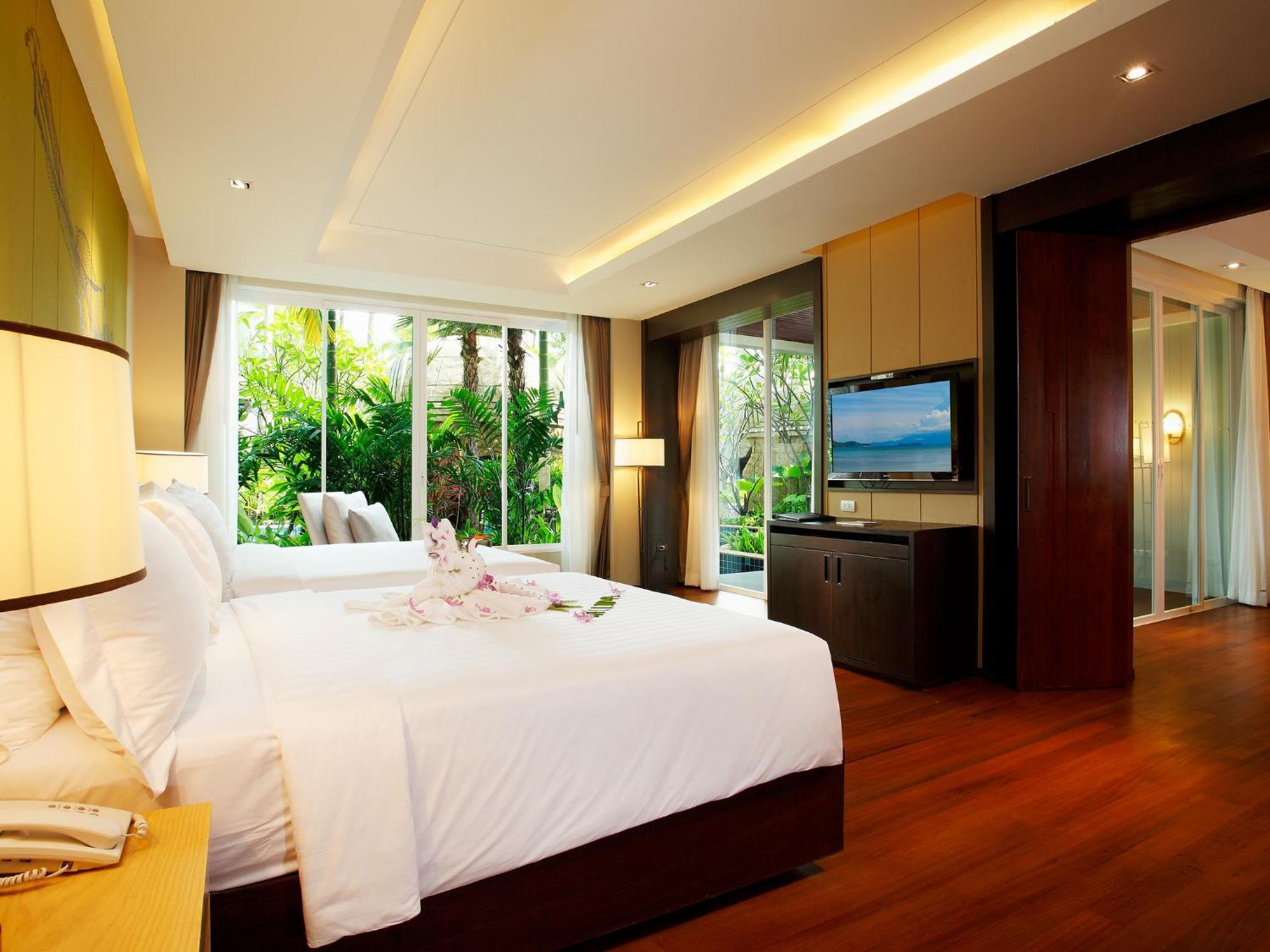 Suite pool access