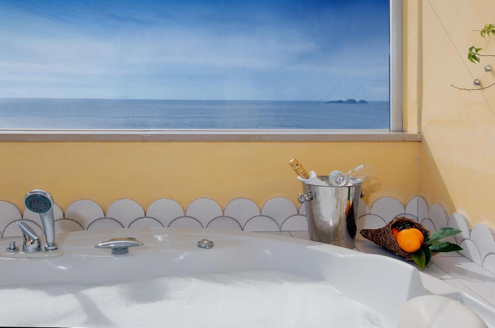 Queen Room Spa Bath