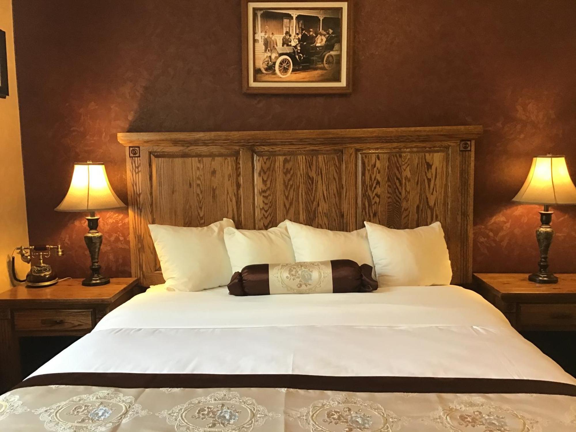 Deluxe King Room Non-Smoking