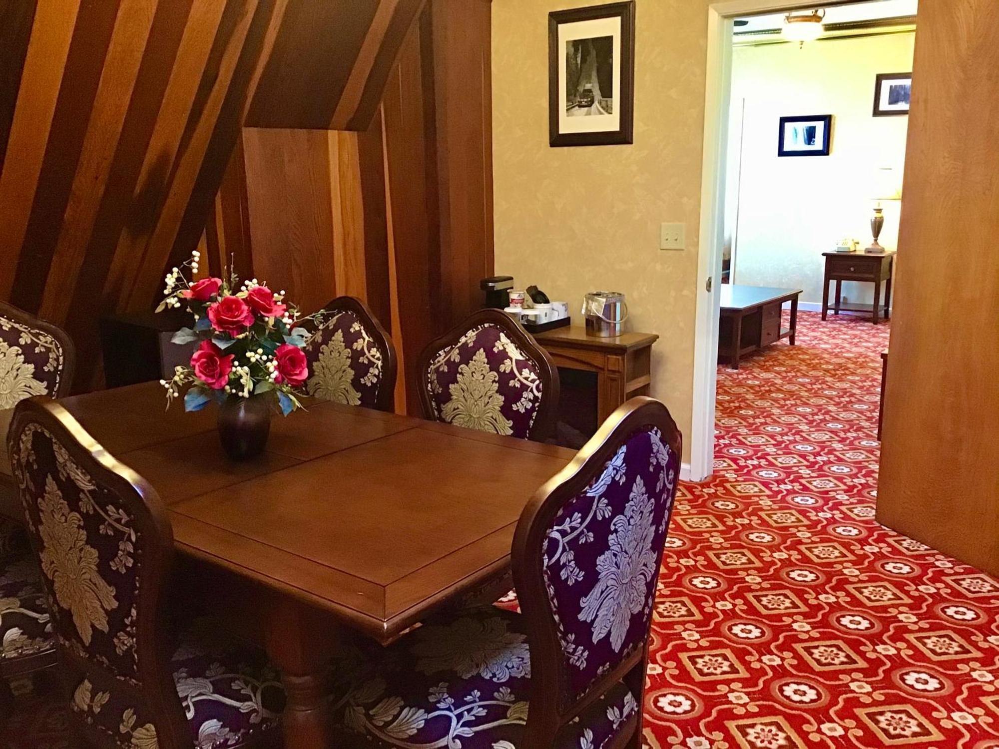 Grand King Suite Non-Smoking