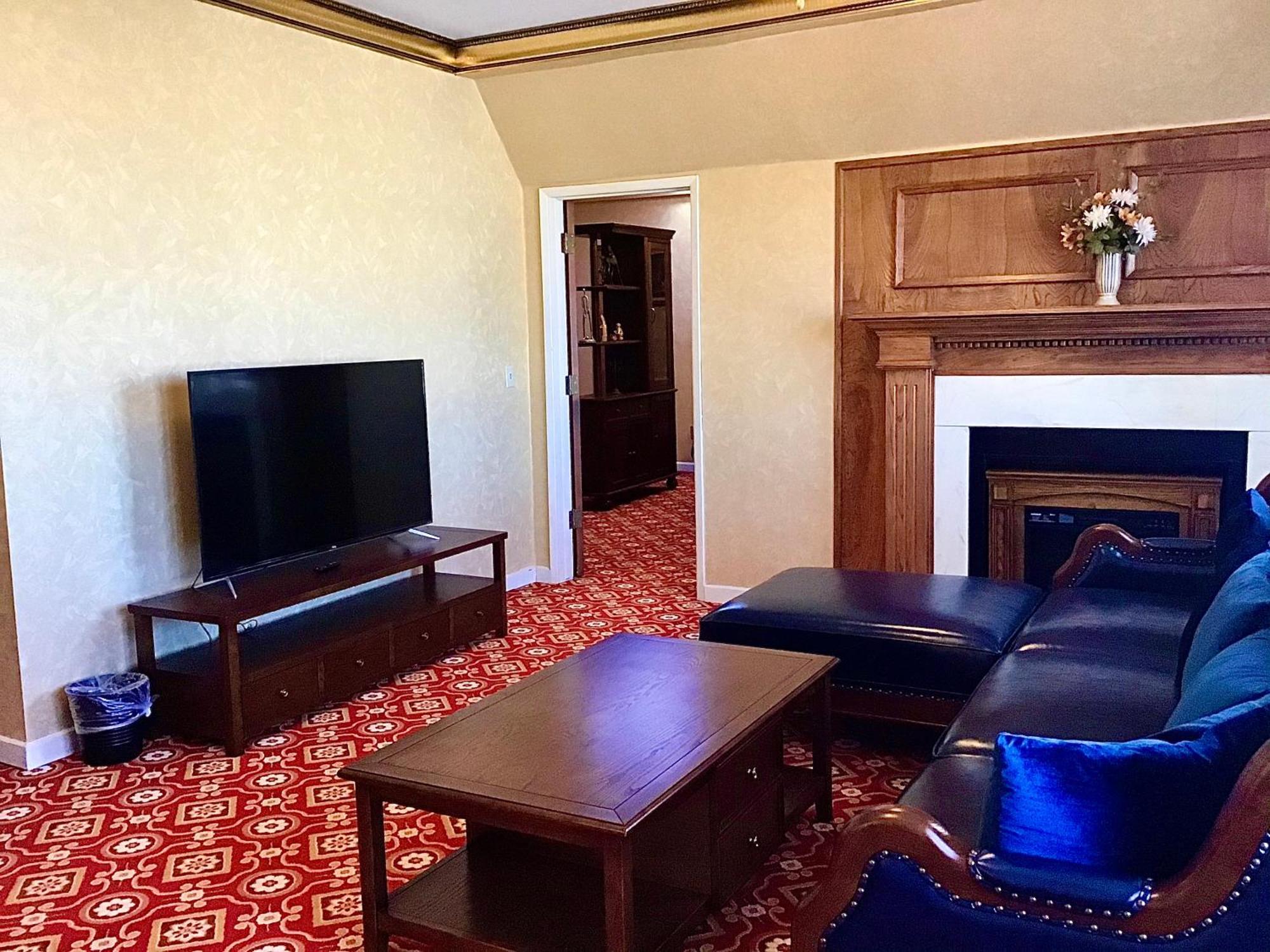Grand King Suite Non-Smoking