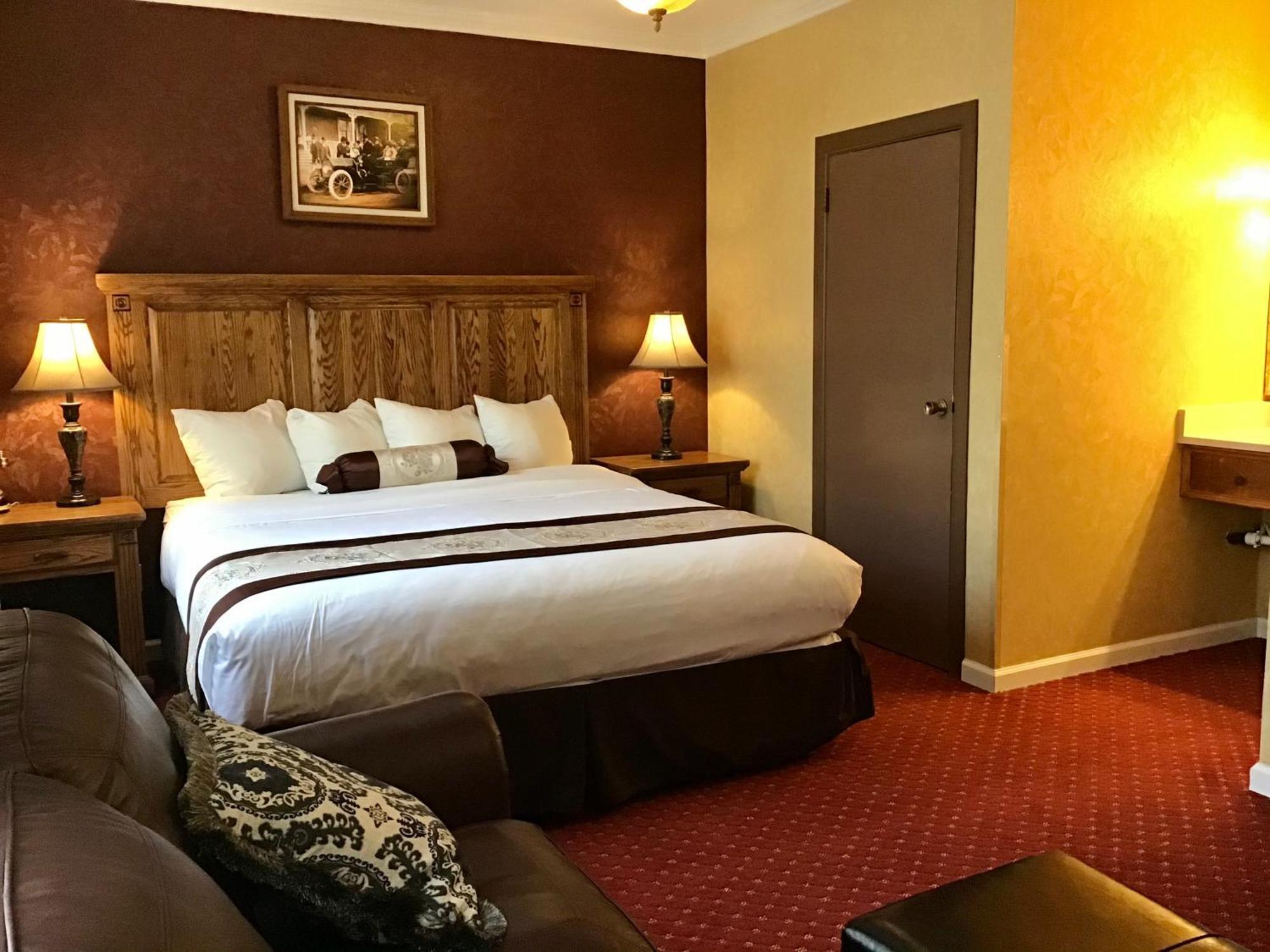 Deluxe King Room Non-Smoking
