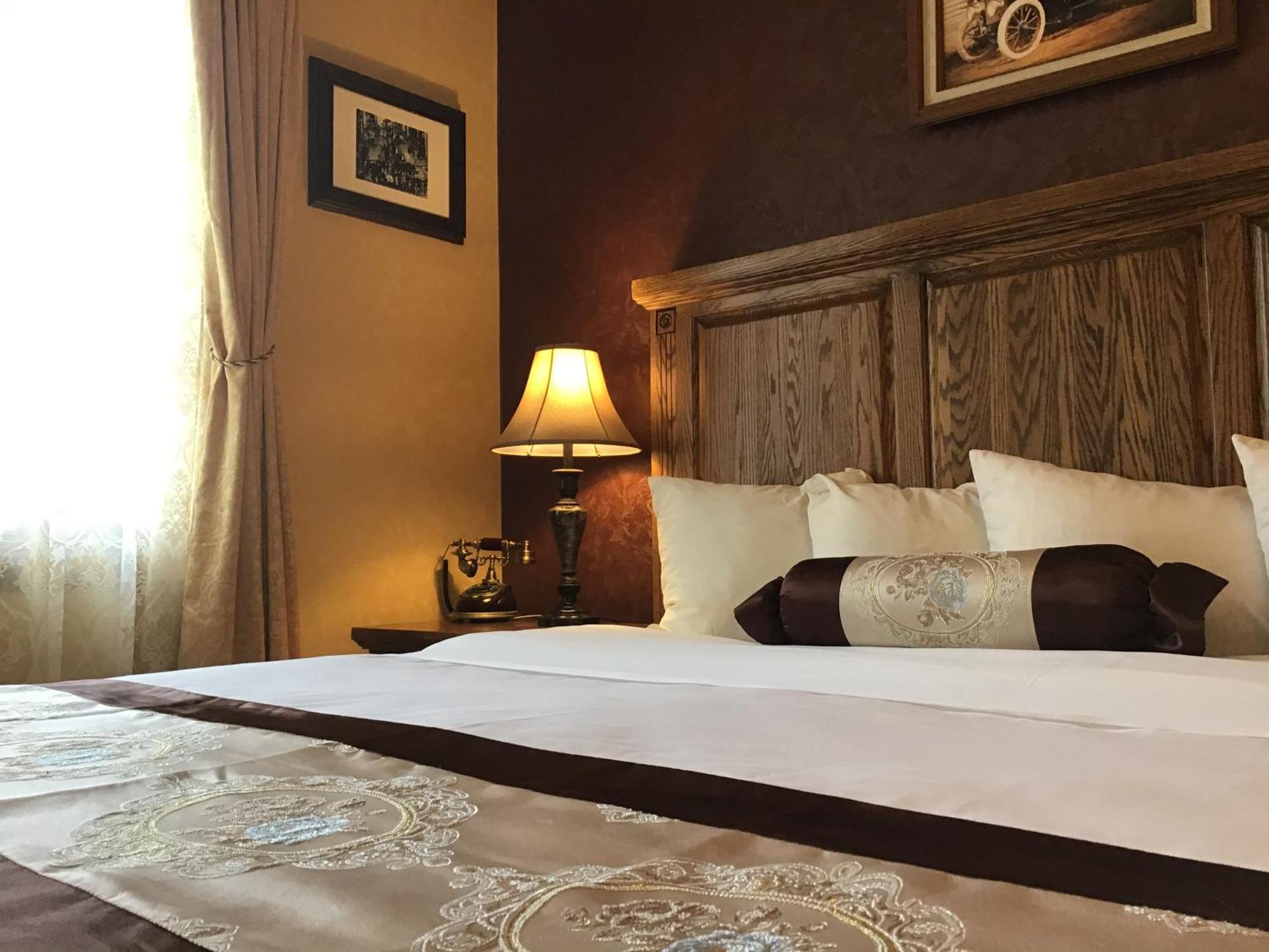 Deluxe King Room